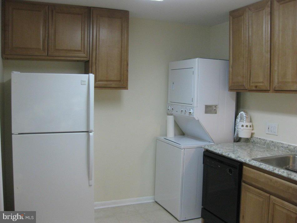 CHELSEA WOODS-PHASE 3> - Residential Lease