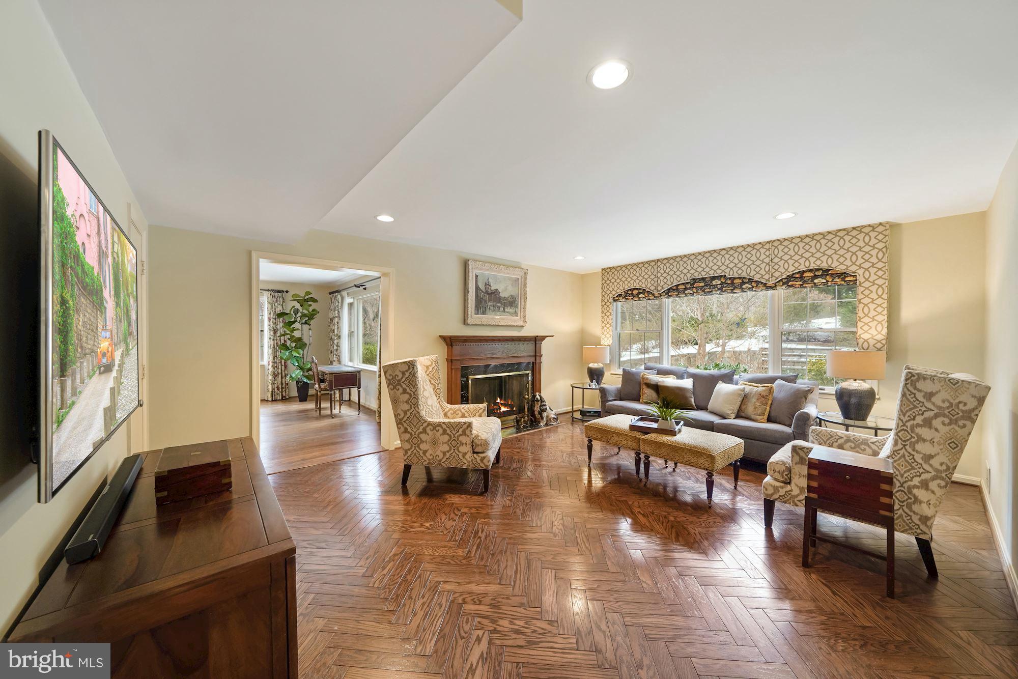 COUNTRY CLUB ESTATES - Residential