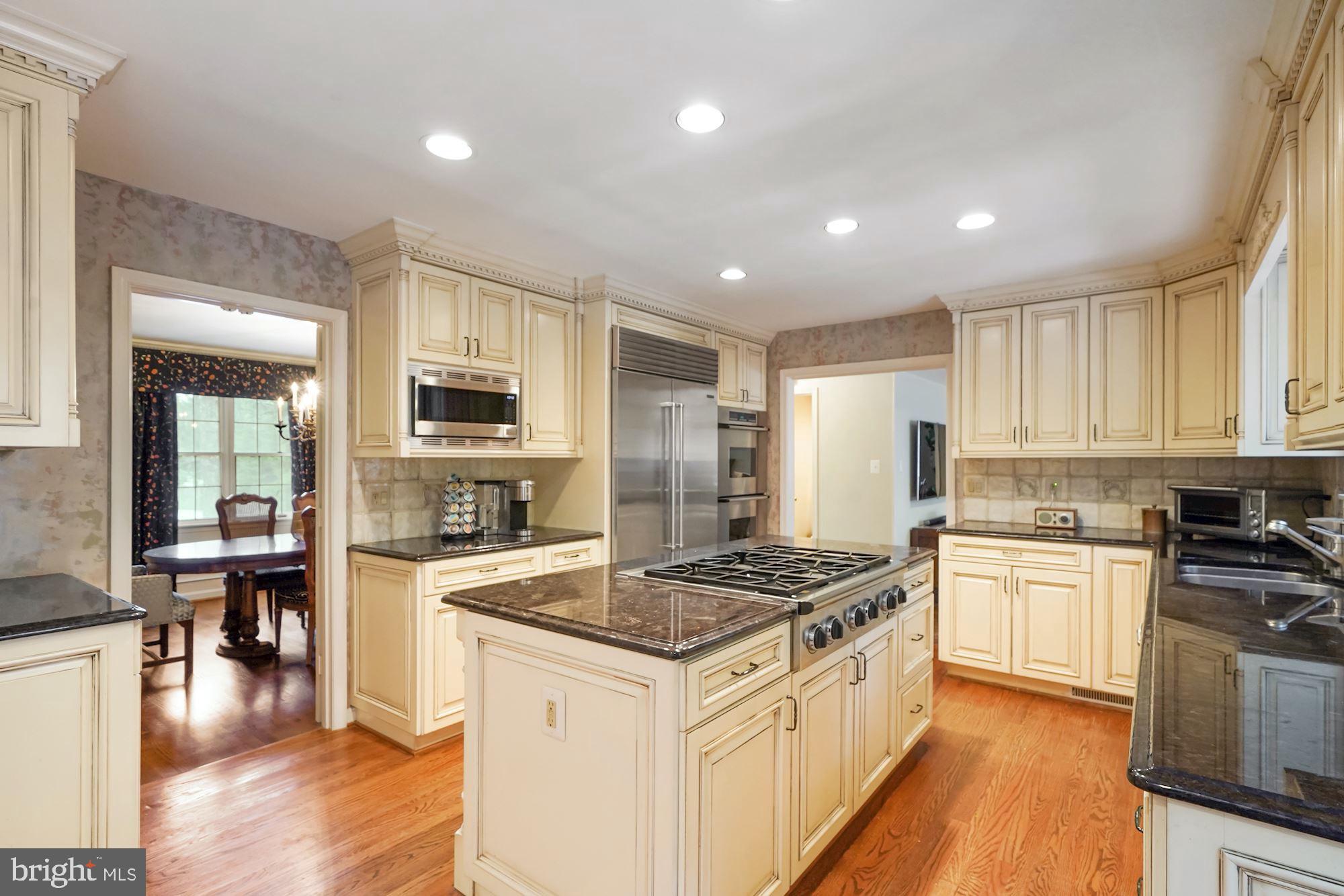 COUNTRY CLUB ESTATES - Residential