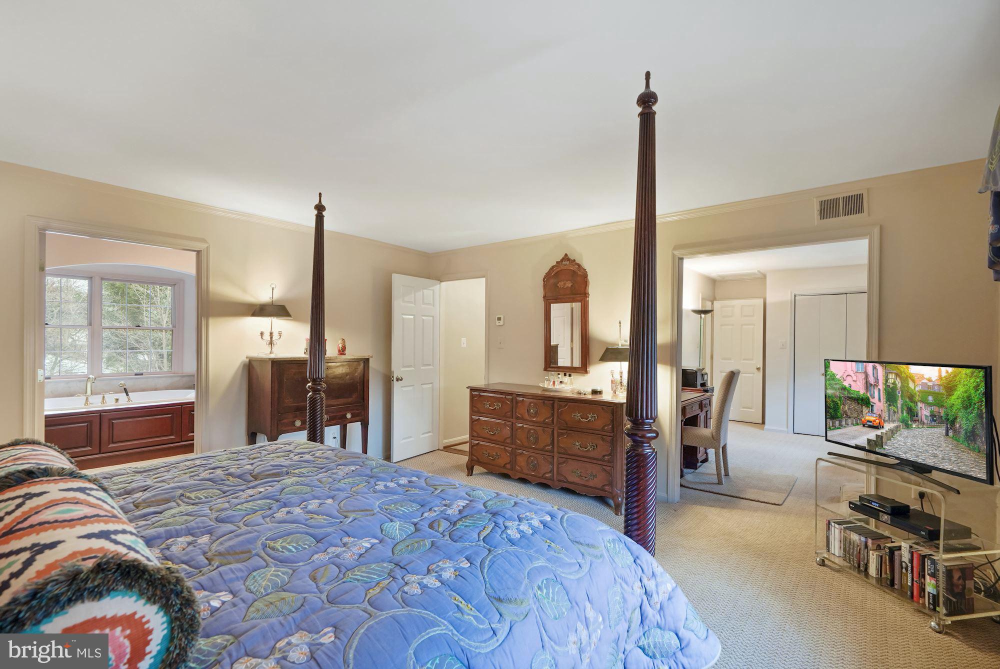 COUNTRY CLUB ESTATES - Residential