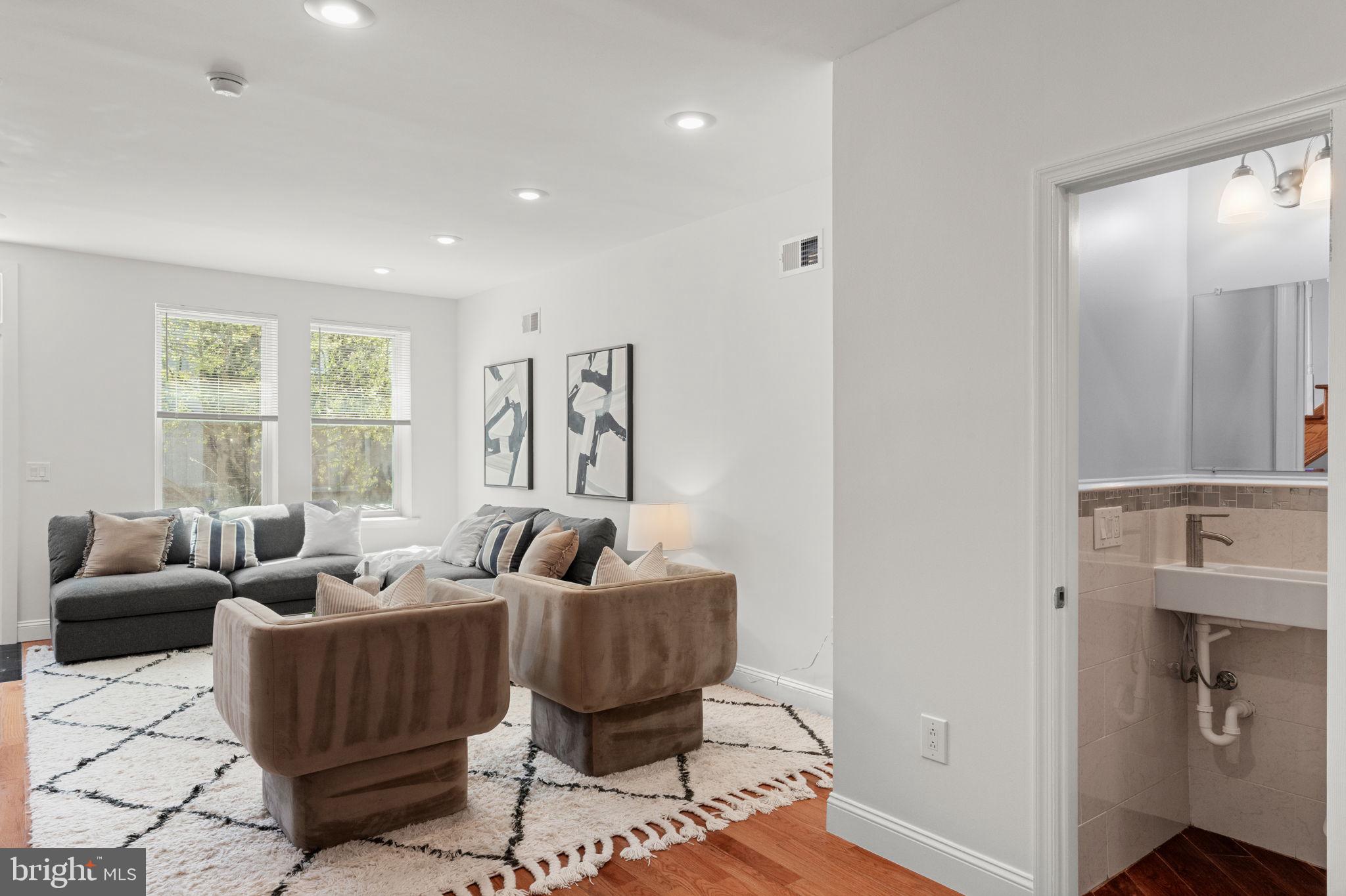 POINT BREEZE - Residential