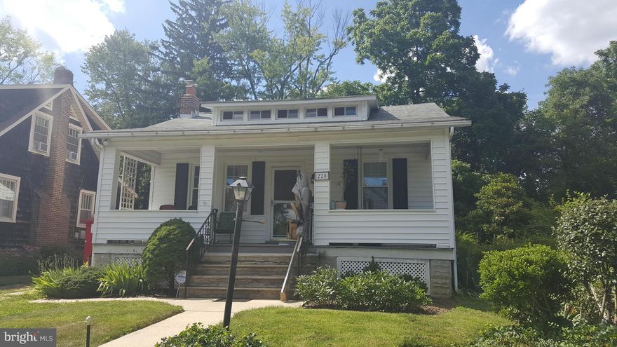 Great project for someone who is interested in renovating a home in a nice, established neighborhood.  Great bones and beautiful yard.  Will need to purchase with cash or renovation financing.