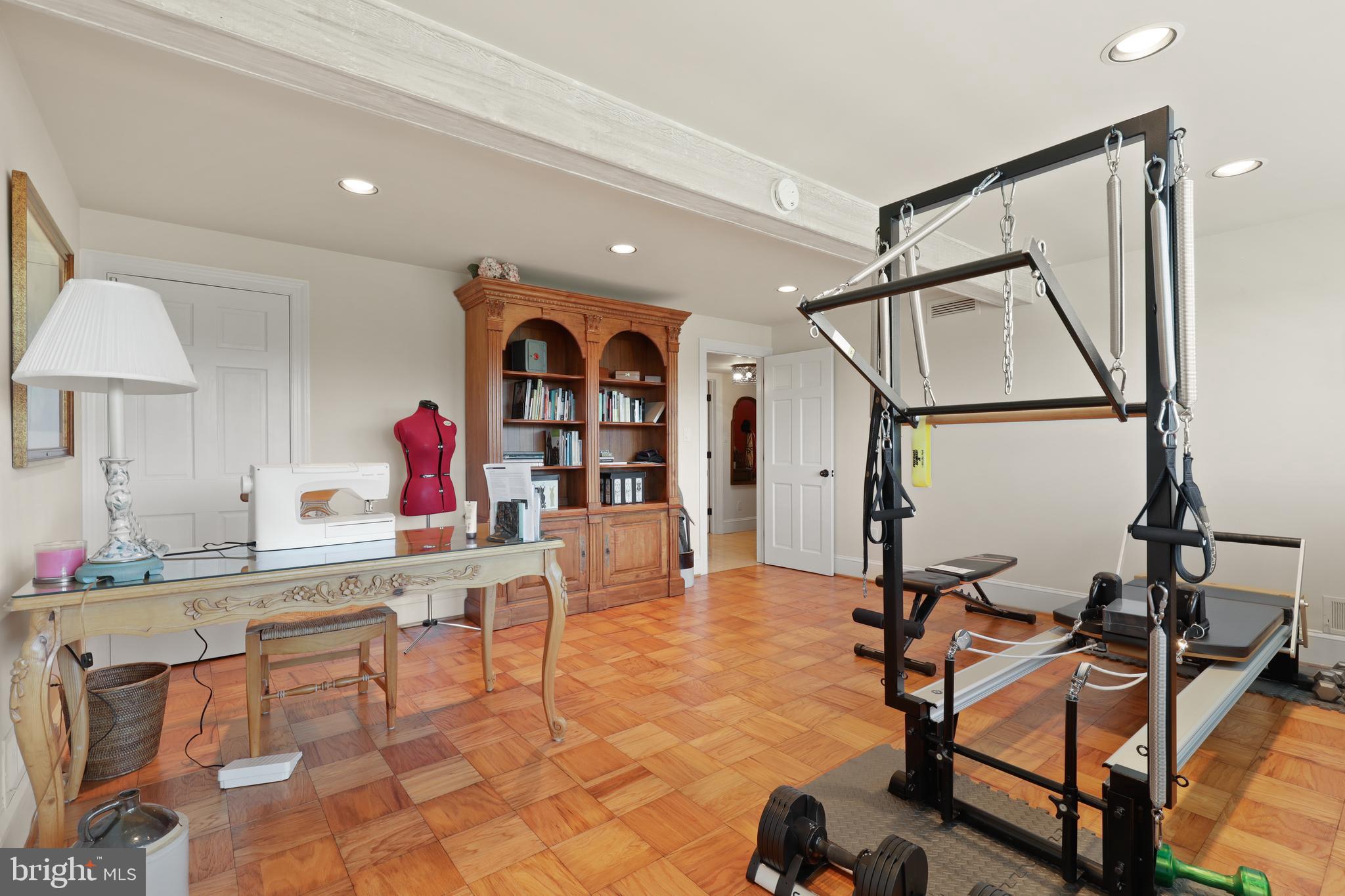 HAMPTON - Residential