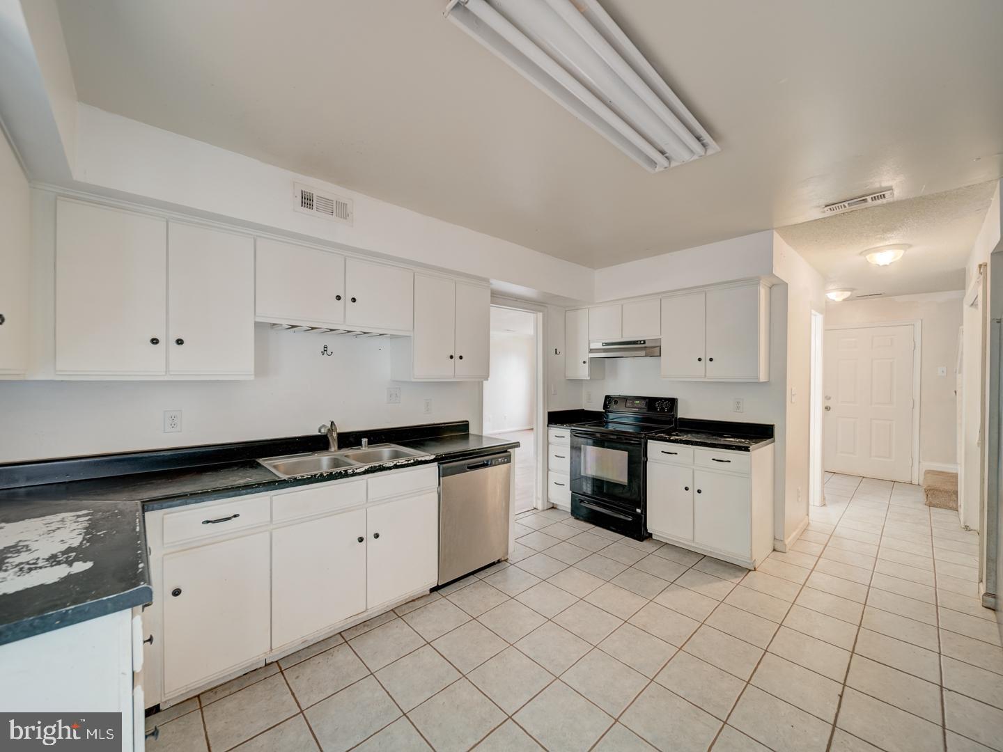 HIDDEN FIELDS - Residential