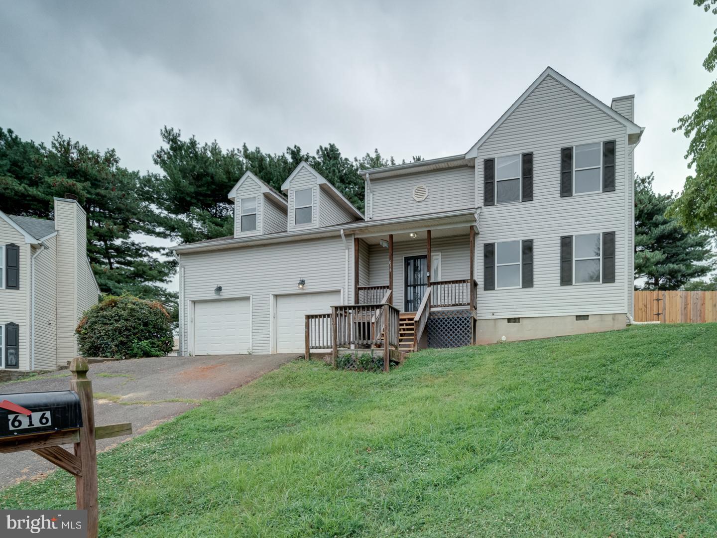 HIDDEN FIELDS - Residential