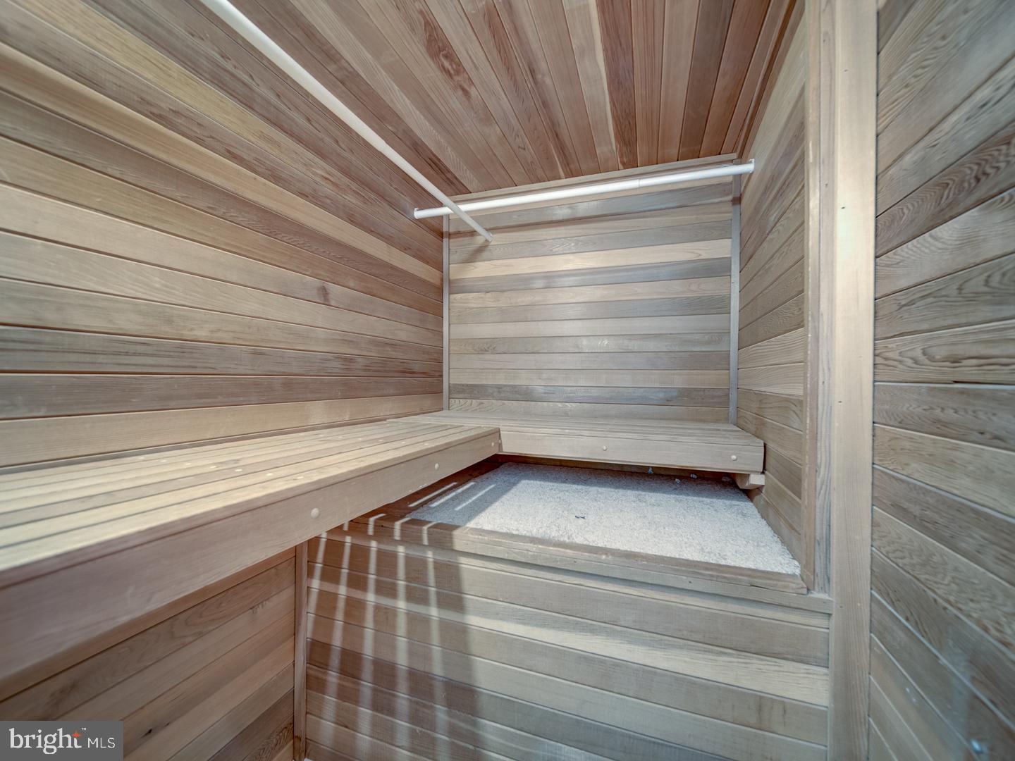 HIDDEN FIELDS - Residential