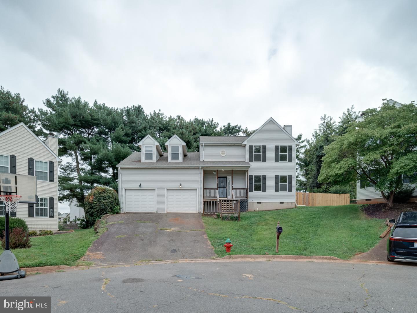 HIDDEN FIELDS - Residential