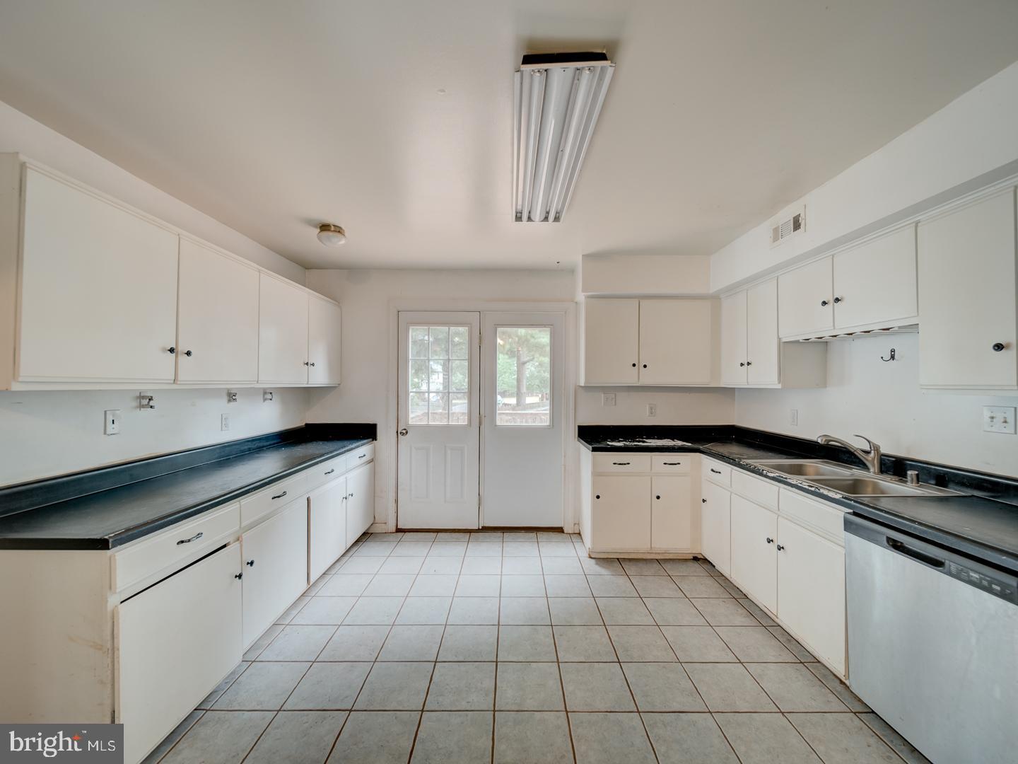 HIDDEN FIELDS - Residential