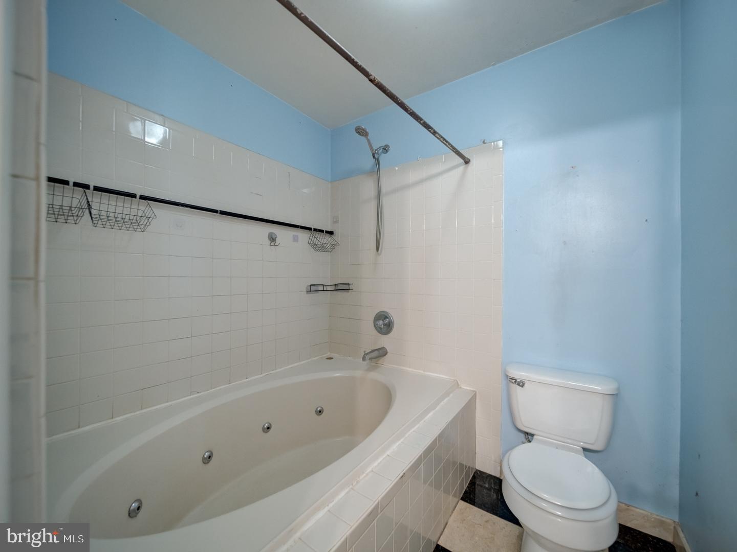 HIDDEN FIELDS - Residential