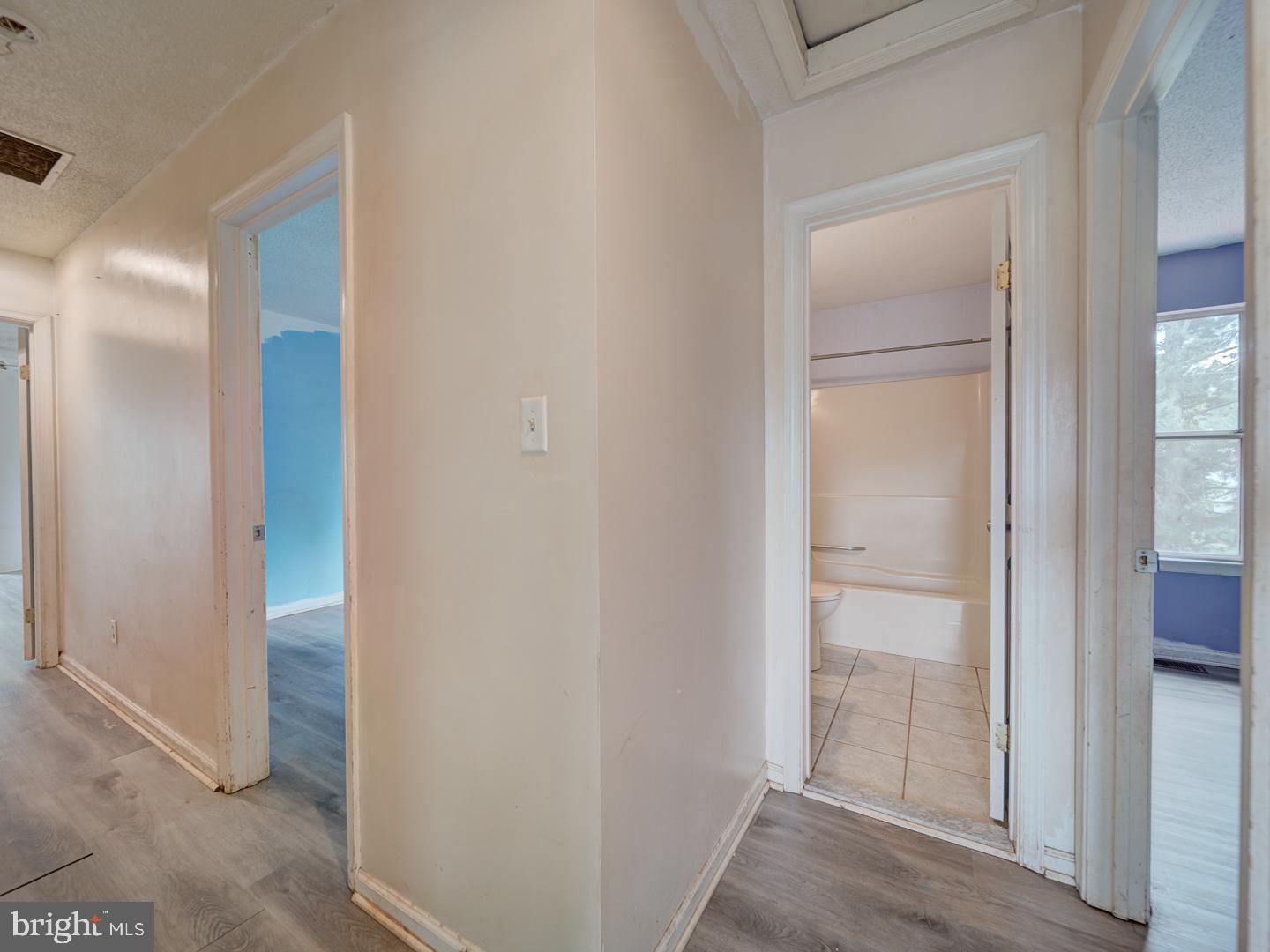 HIDDEN FIELDS - Residential