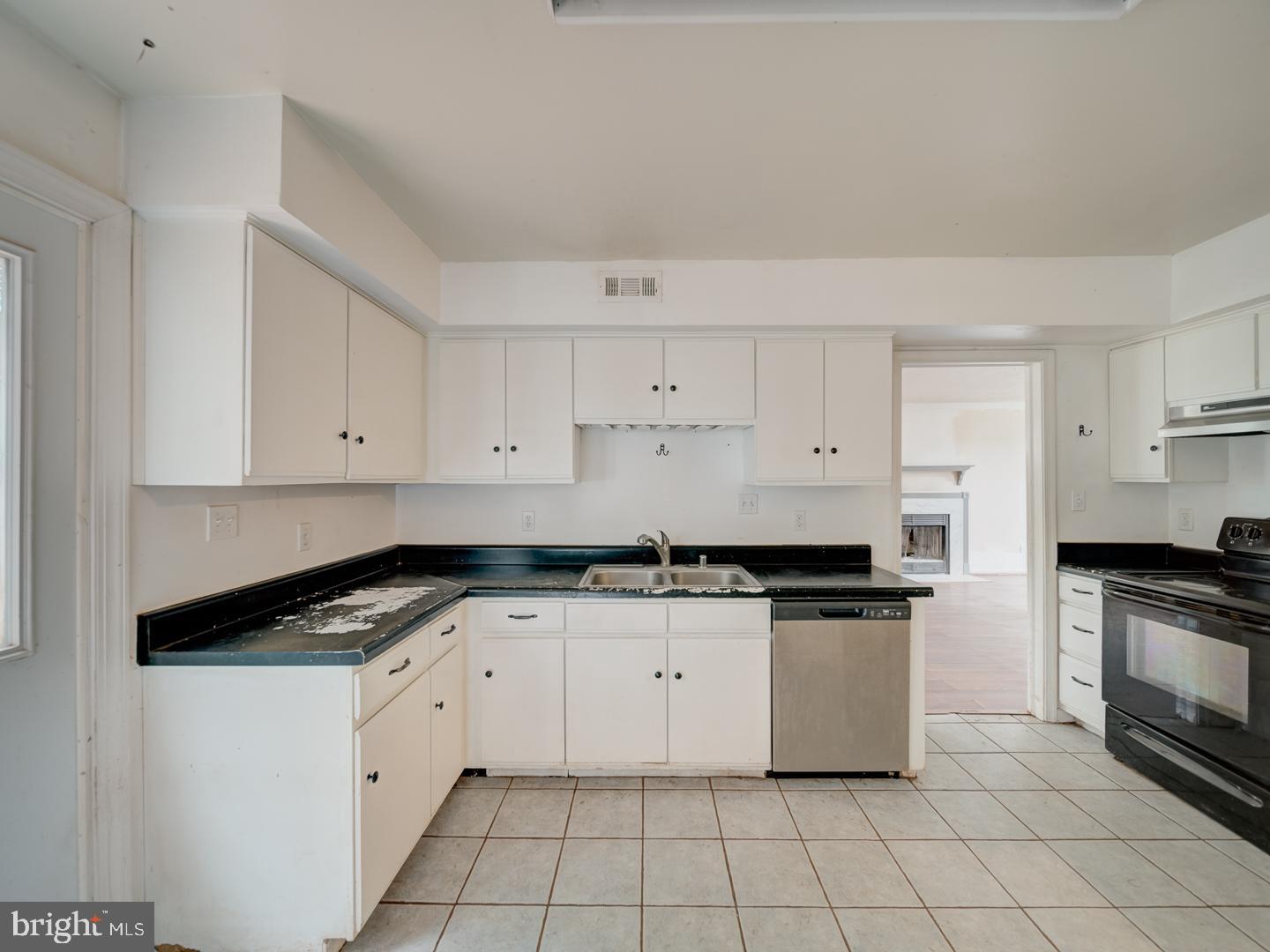 HIDDEN FIELDS - Residential