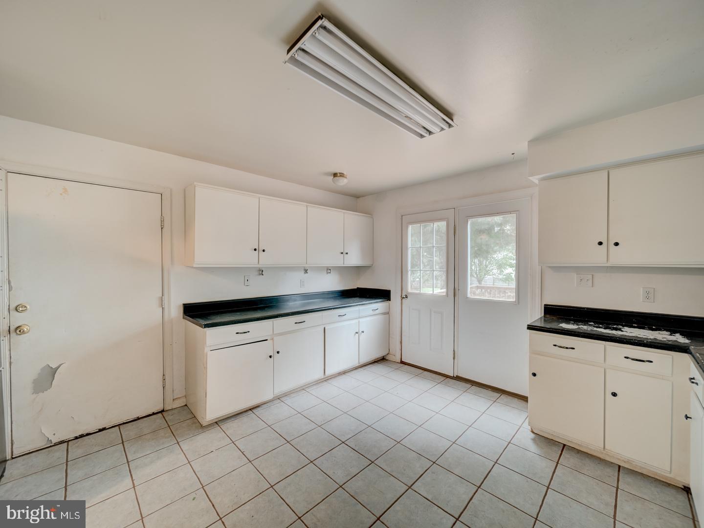 HIDDEN FIELDS - Residential