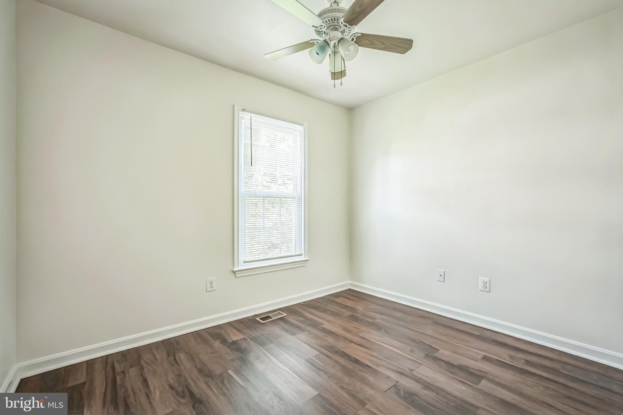 PARADISE - Residential Lease