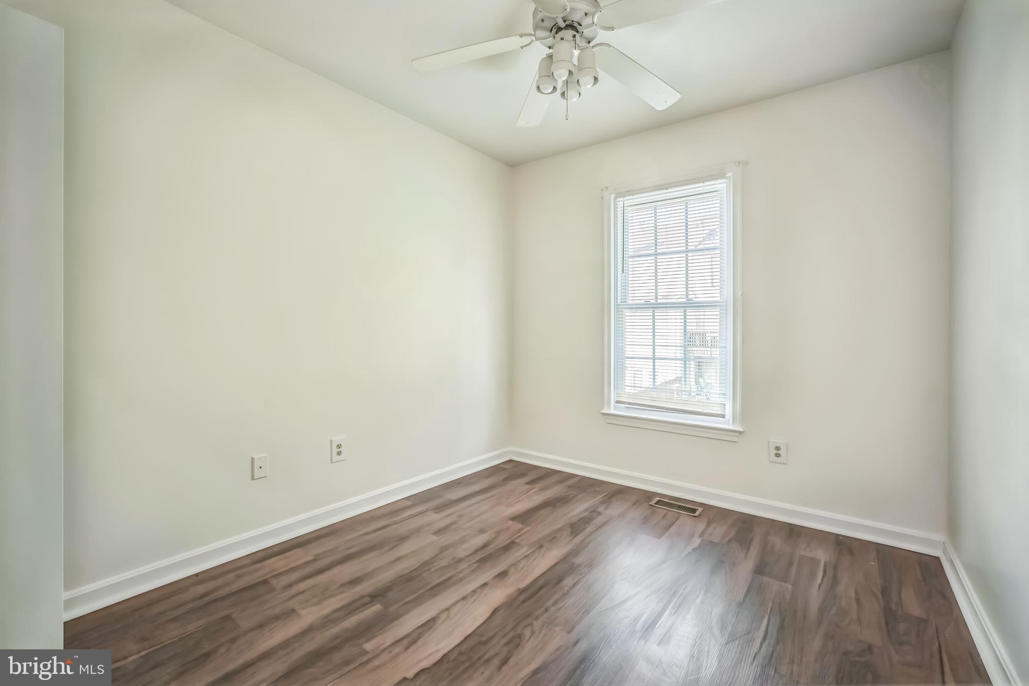 PARADISE - Residential Lease