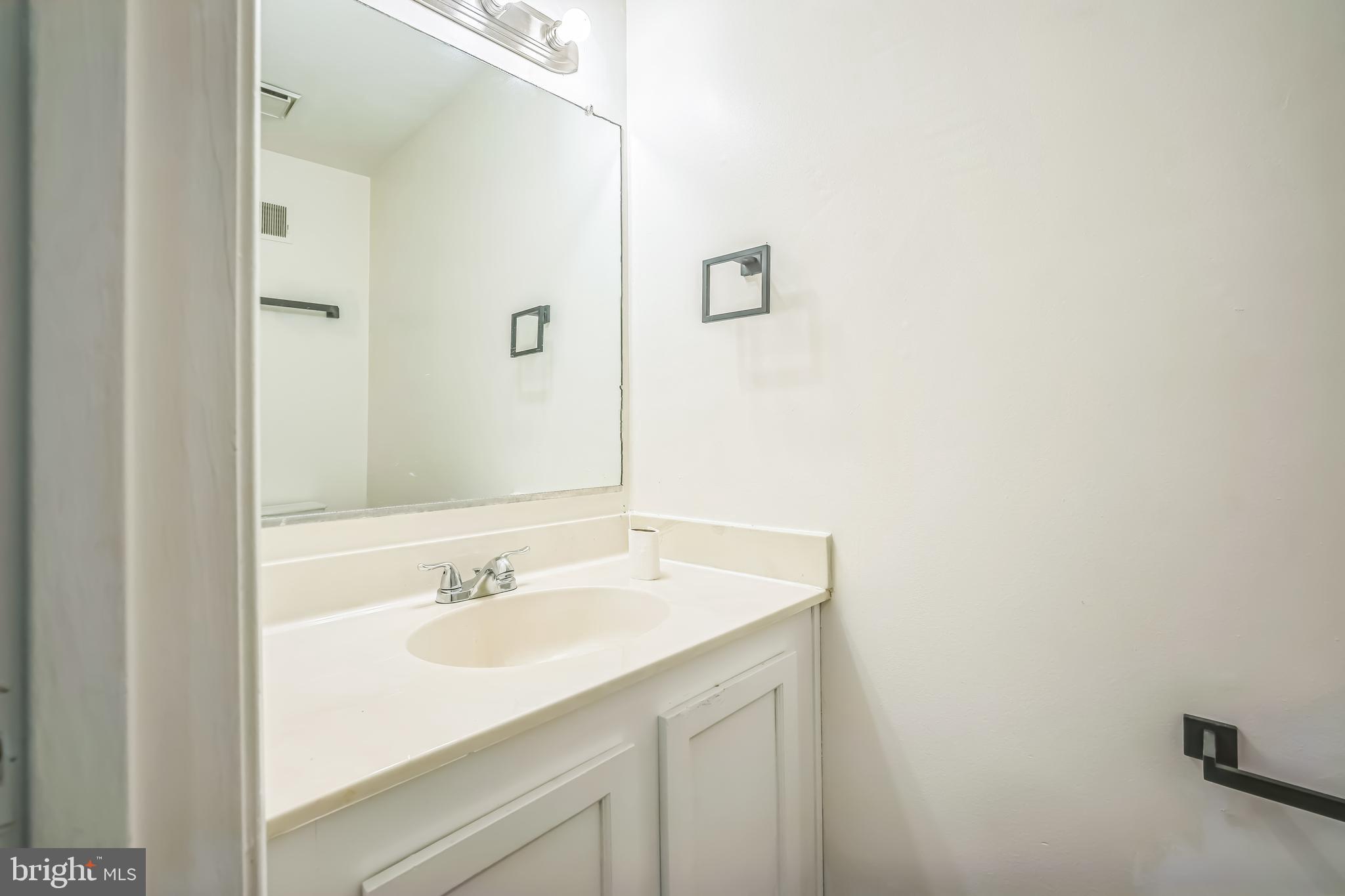 PARADISE - Residential Lease