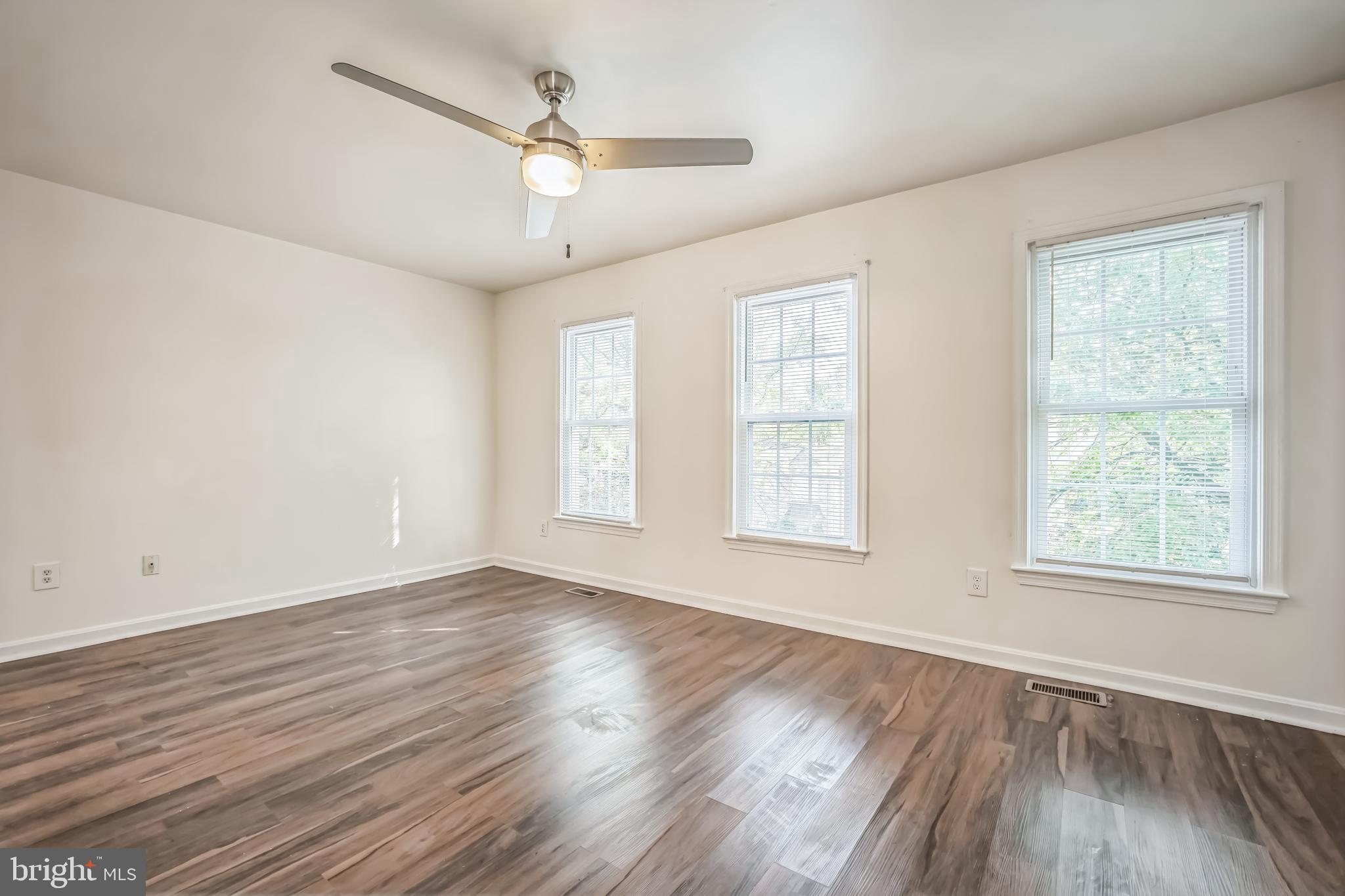 PARADISE - Residential Lease