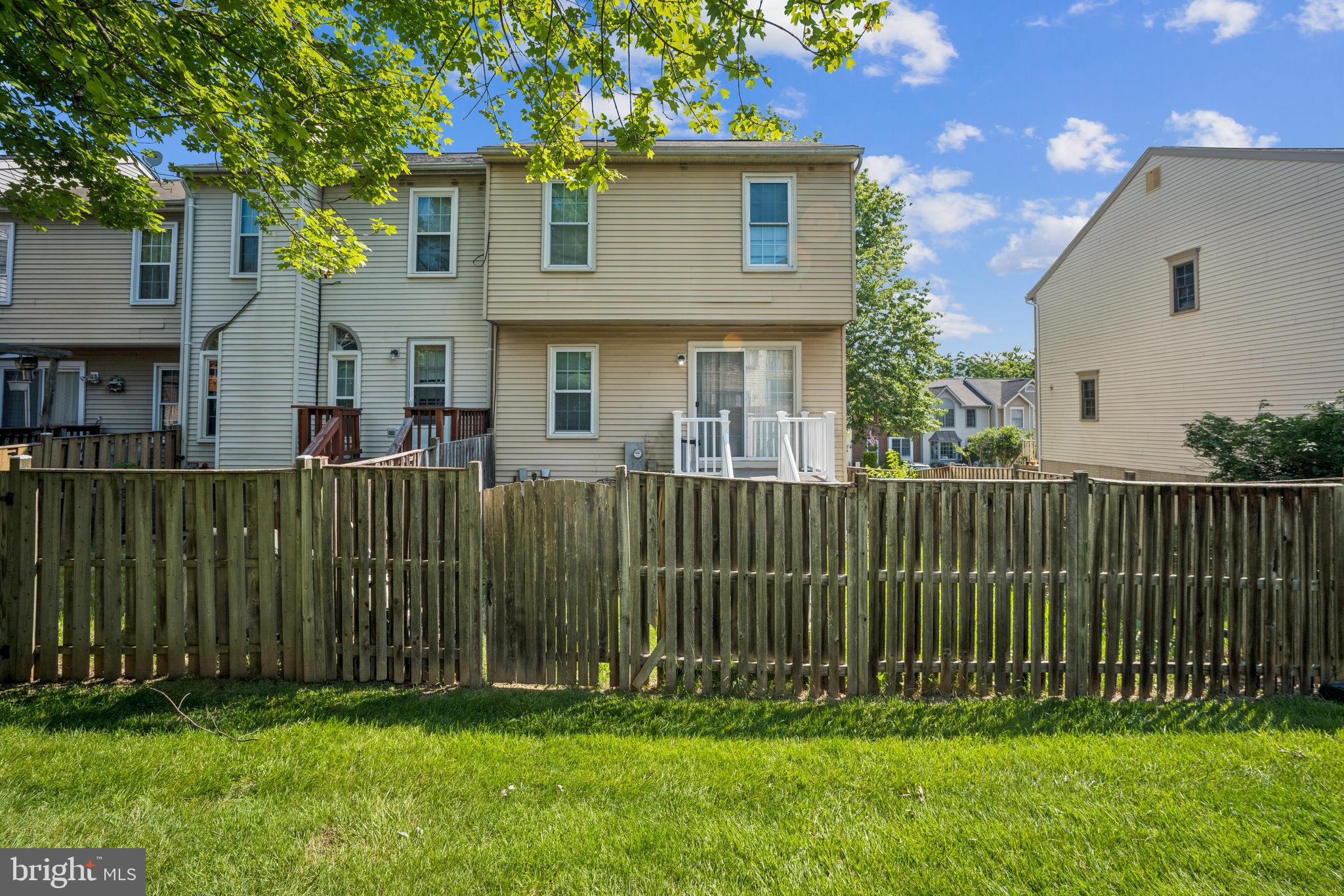 PARADISE - Residential Lease