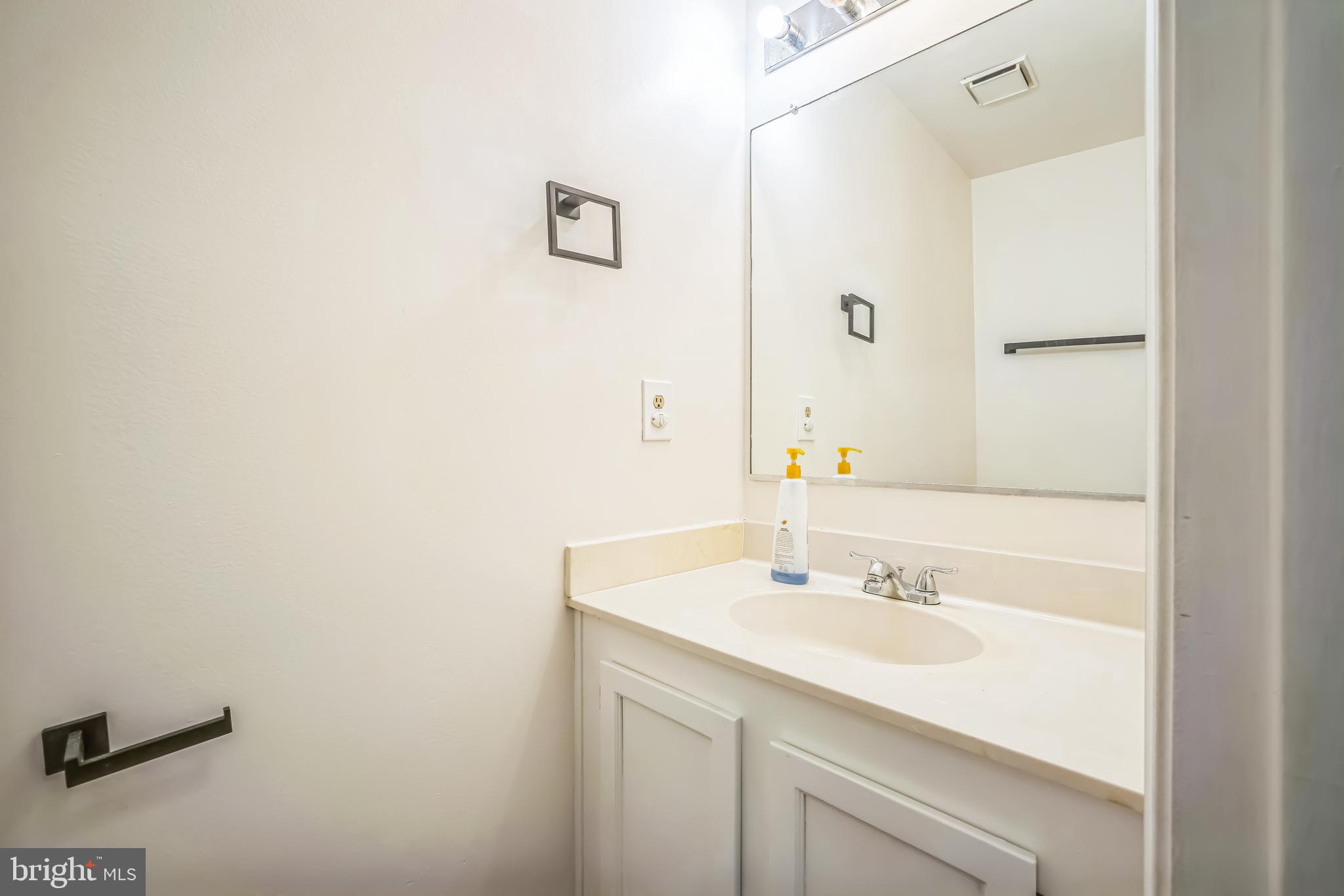 PARADISE - Residential Lease