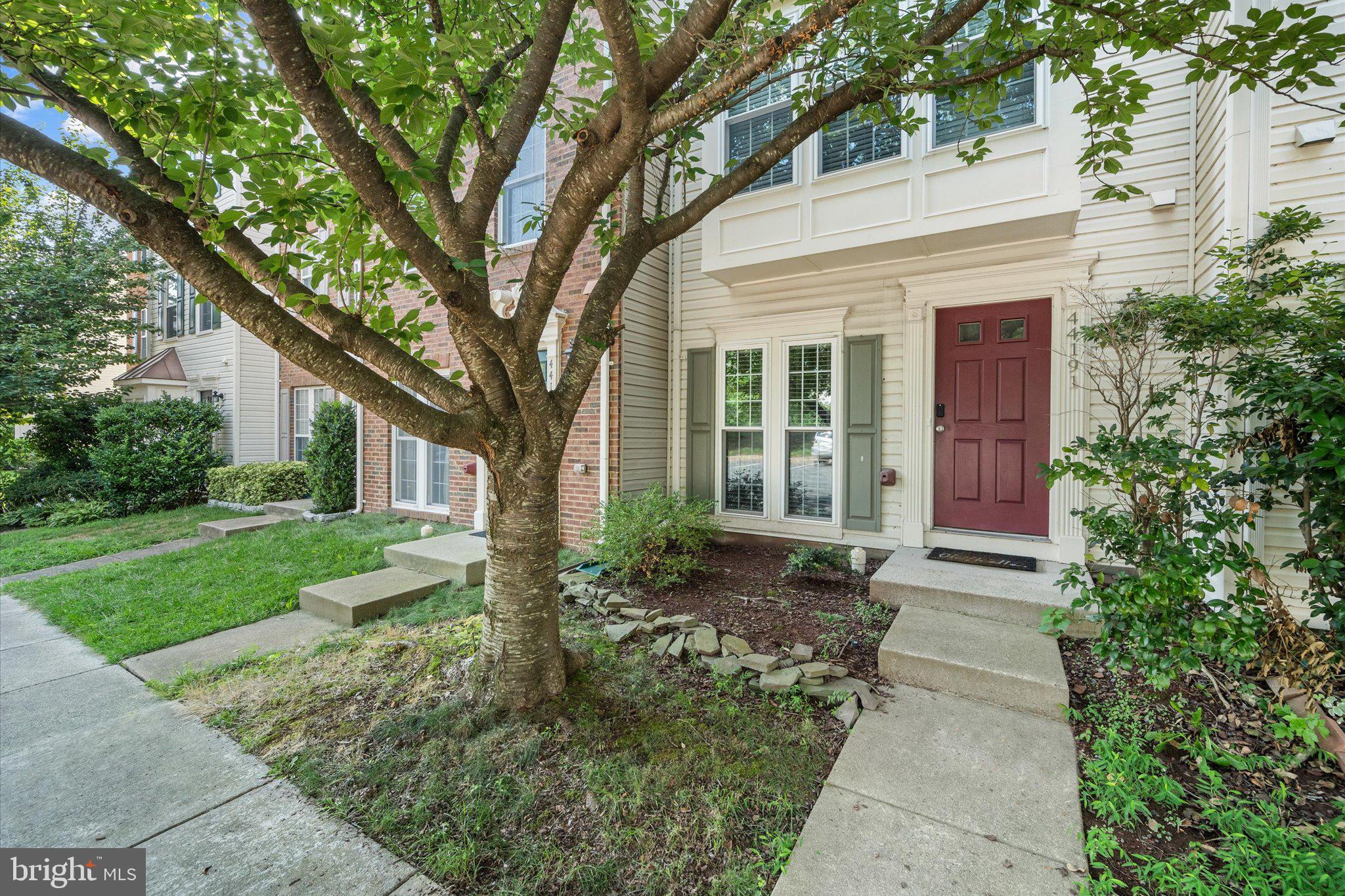 ASHBURN VILLAGE - Residential