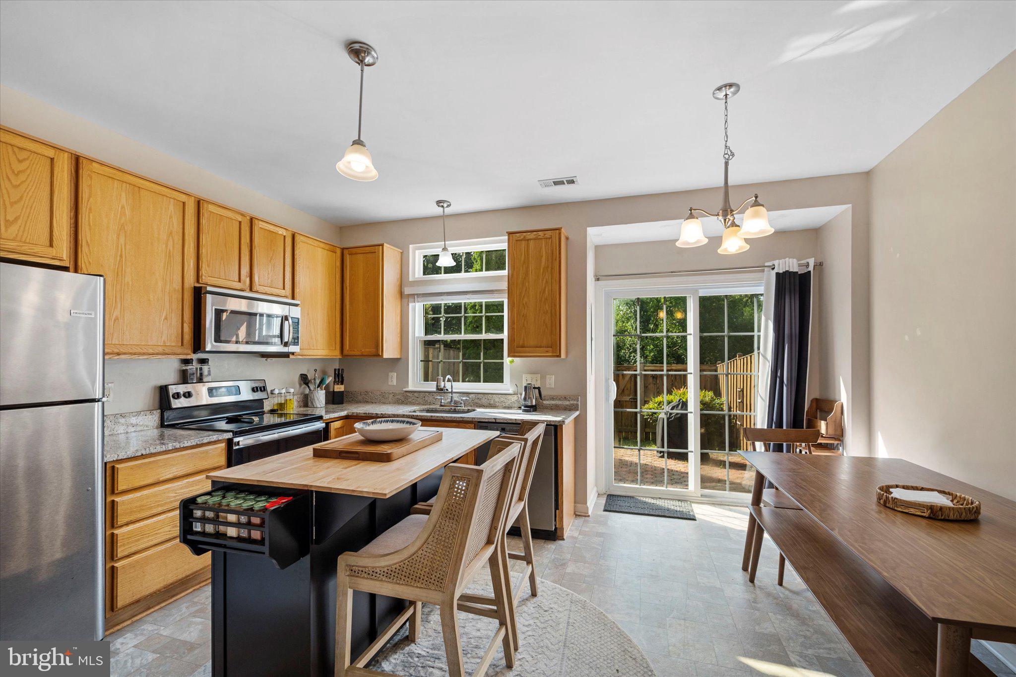 ASHBURN VILLAGE - Residential