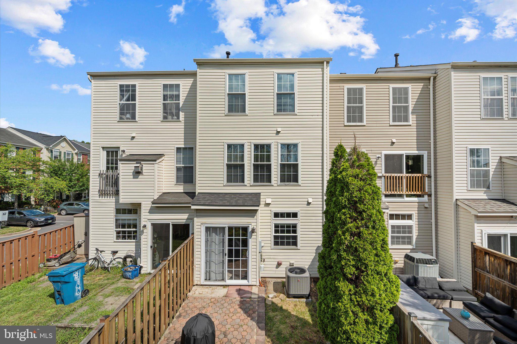 ASHBURN VILLAGE - Residential