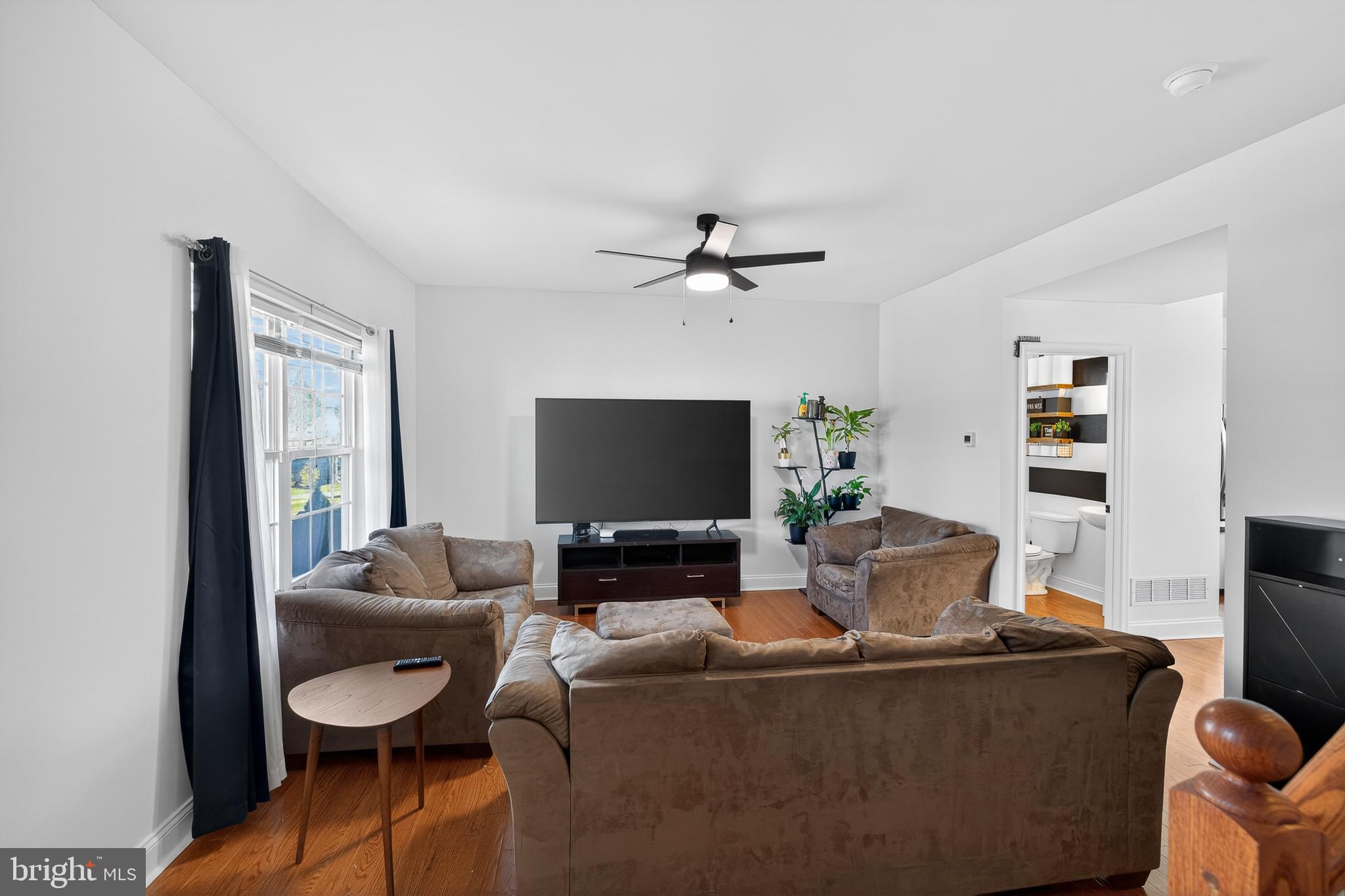 815 E HAZELDELL AVENUE