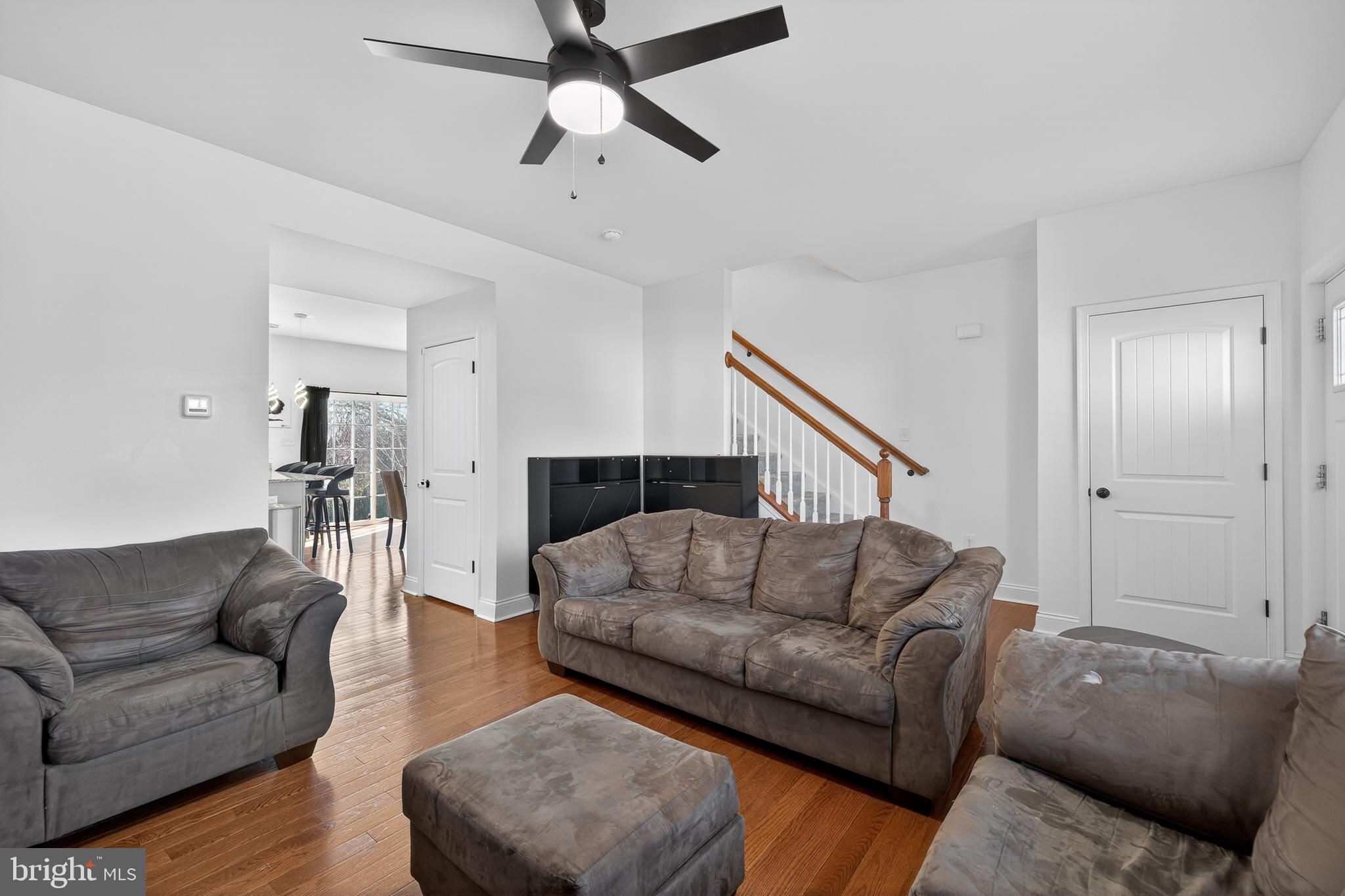 815 E HAZELDELL AVENUE