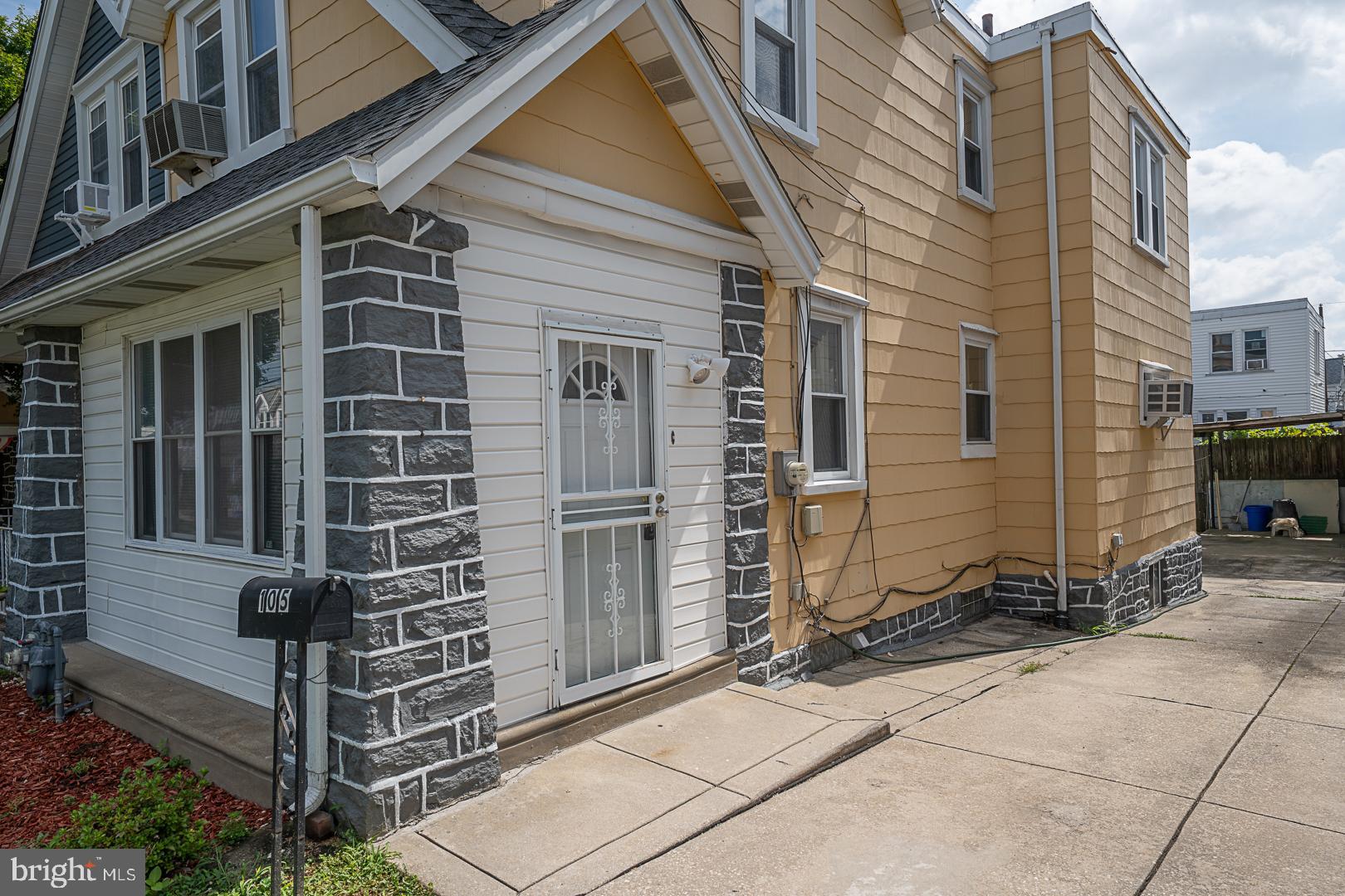105 N FAIRVIEW AVENUE