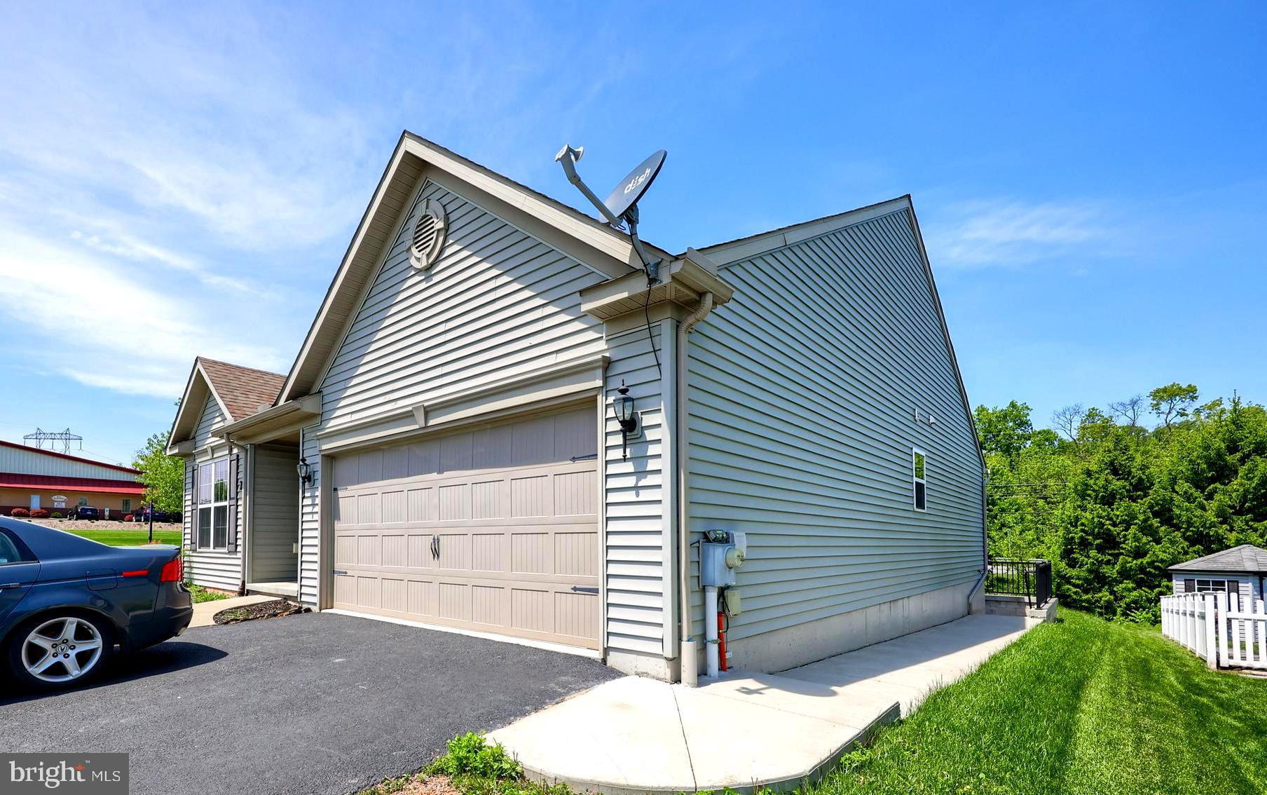 2 ROLLINGVIEW LANE
