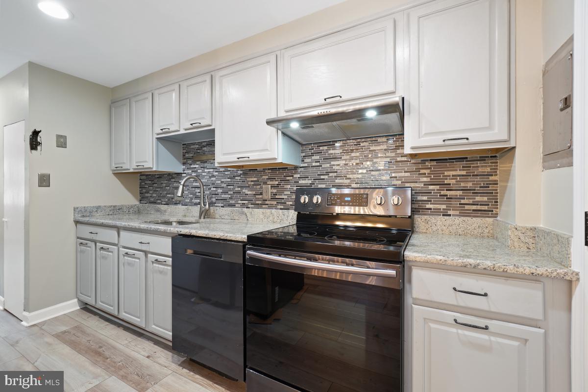 PALMER PARK - Residential Lease