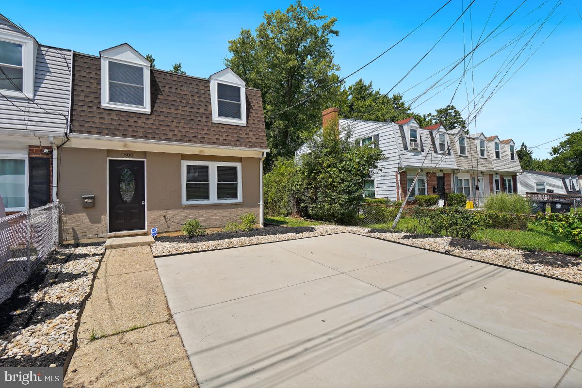 PALMER PARK - Residential Lease