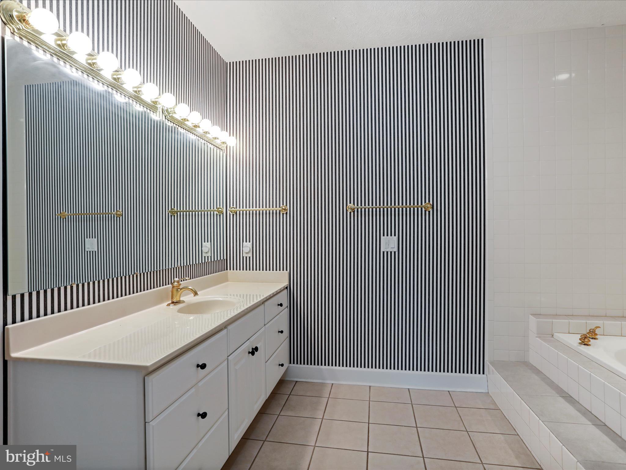 CORTLAND MANOR - Residential