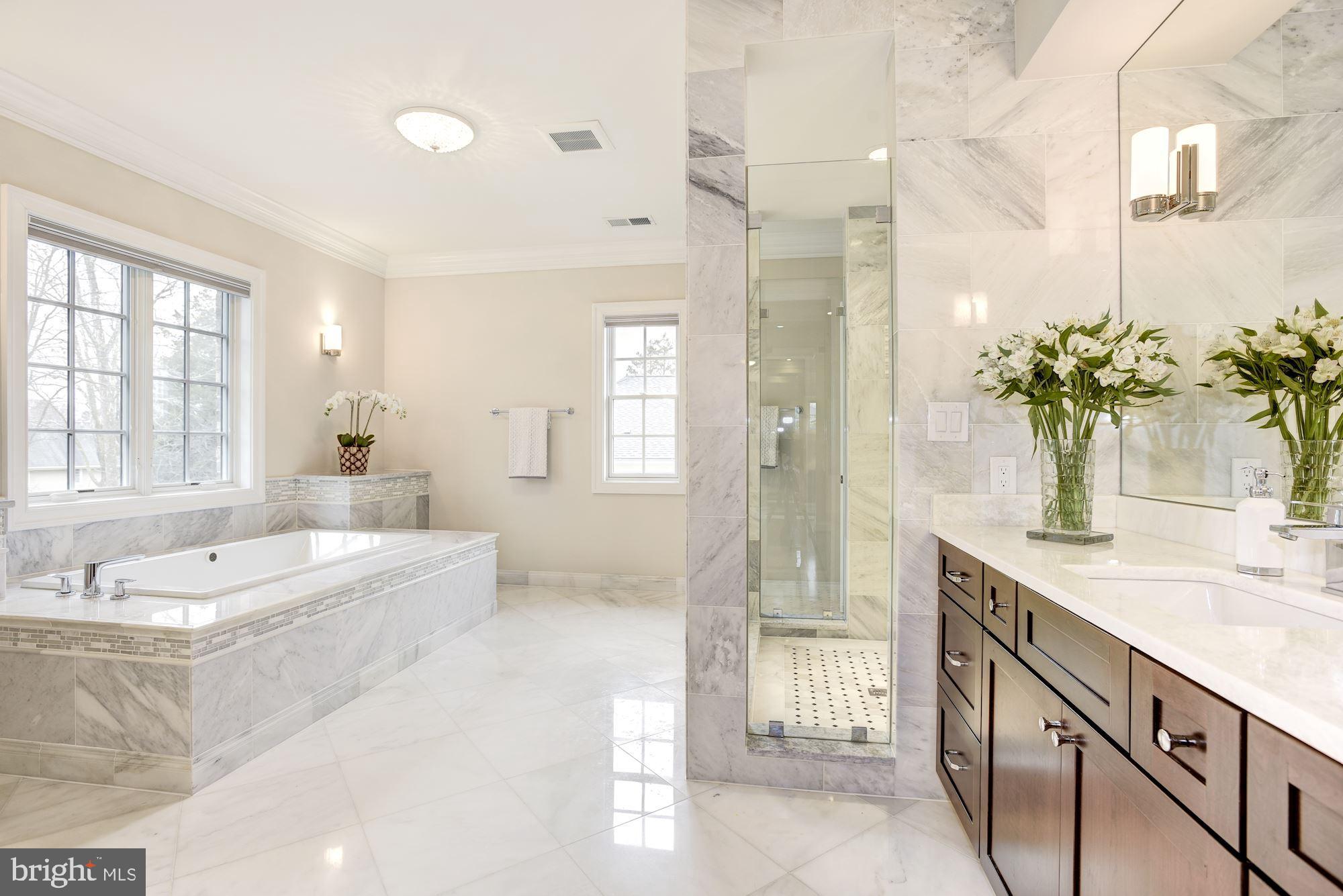 MCLEAN MANOR - Residential