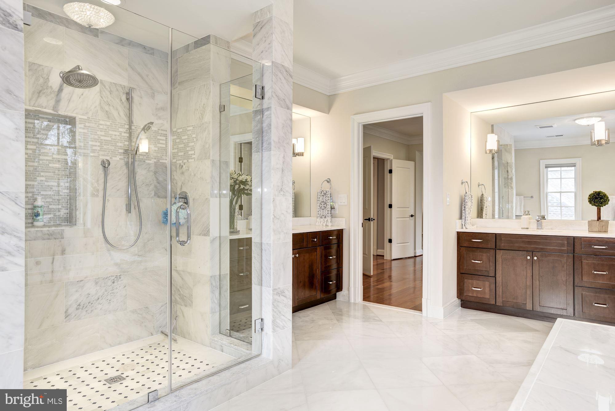 MCLEAN MANOR - Residential