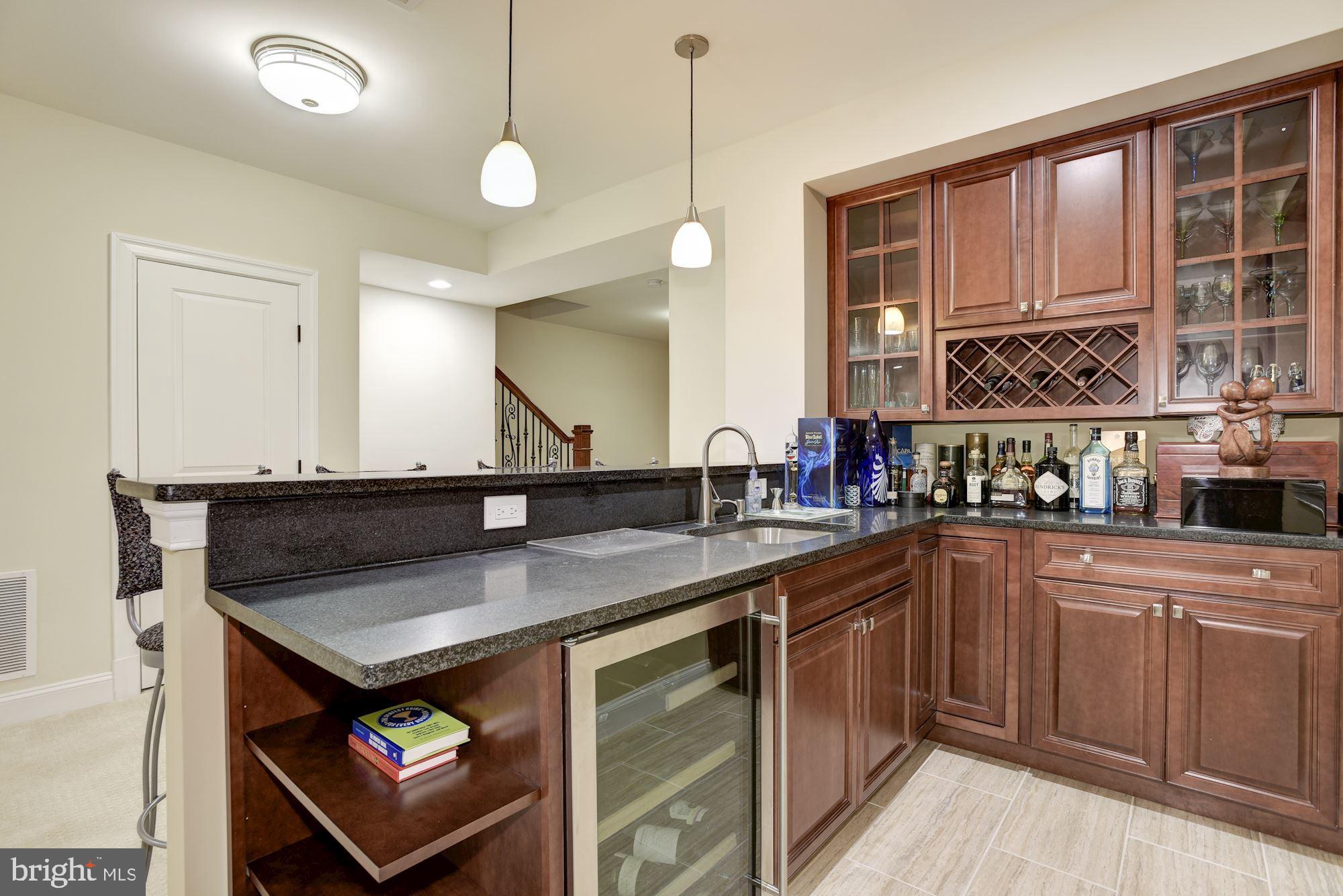 MCLEAN MANOR - Residential