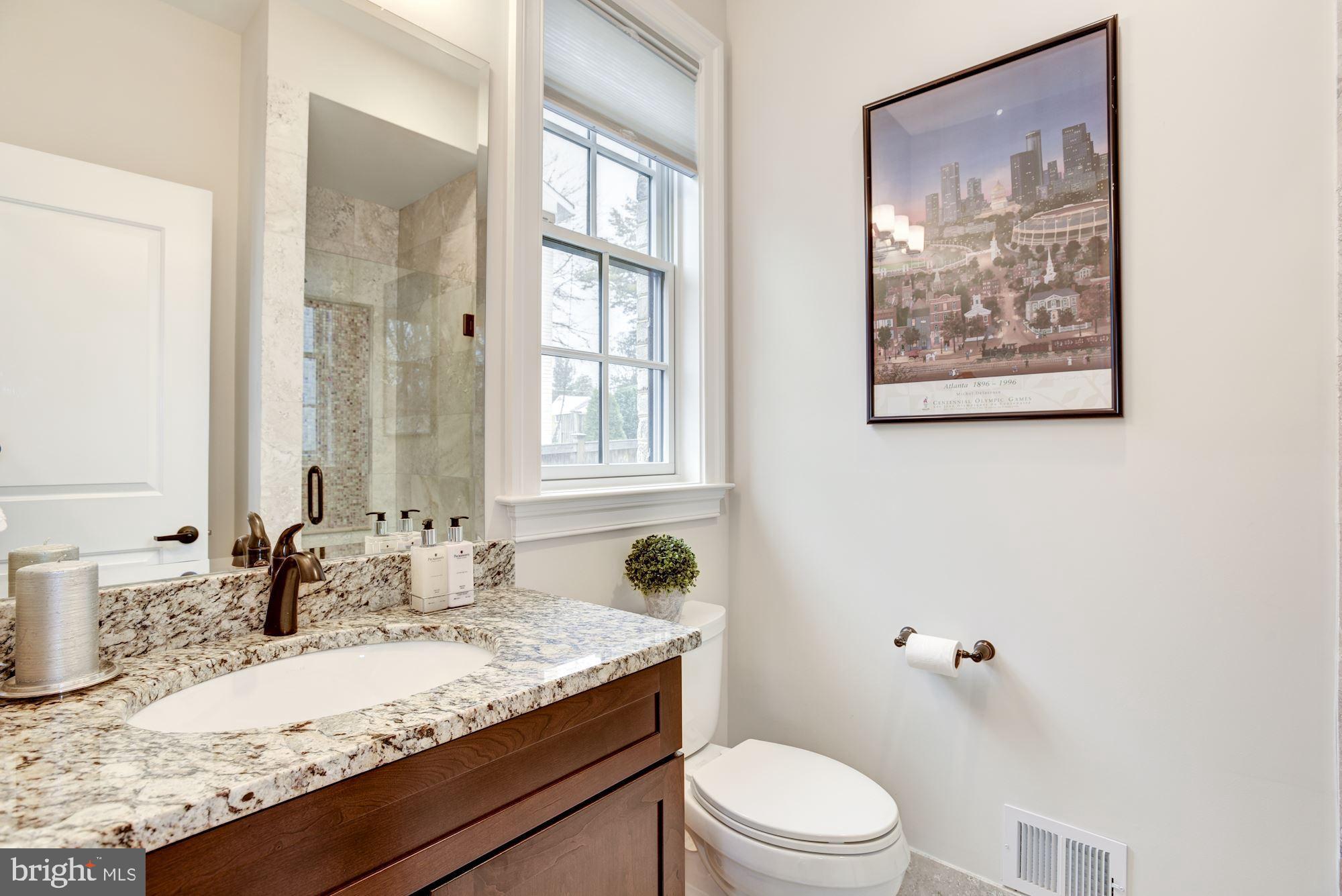 MCLEAN MANOR - Residential