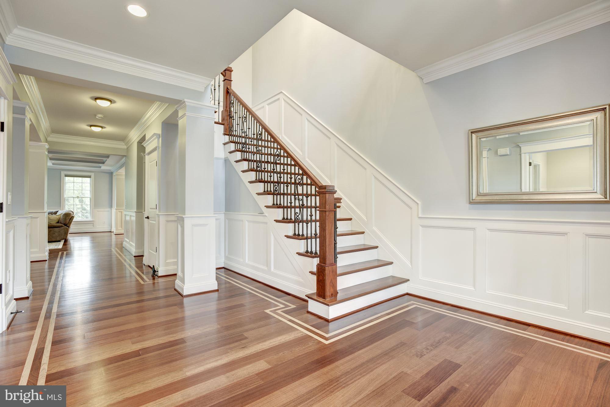 MCLEAN MANOR - Residential