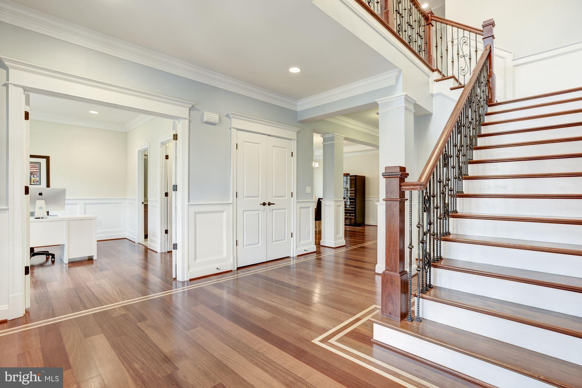 MCLEAN MANOR - Residential