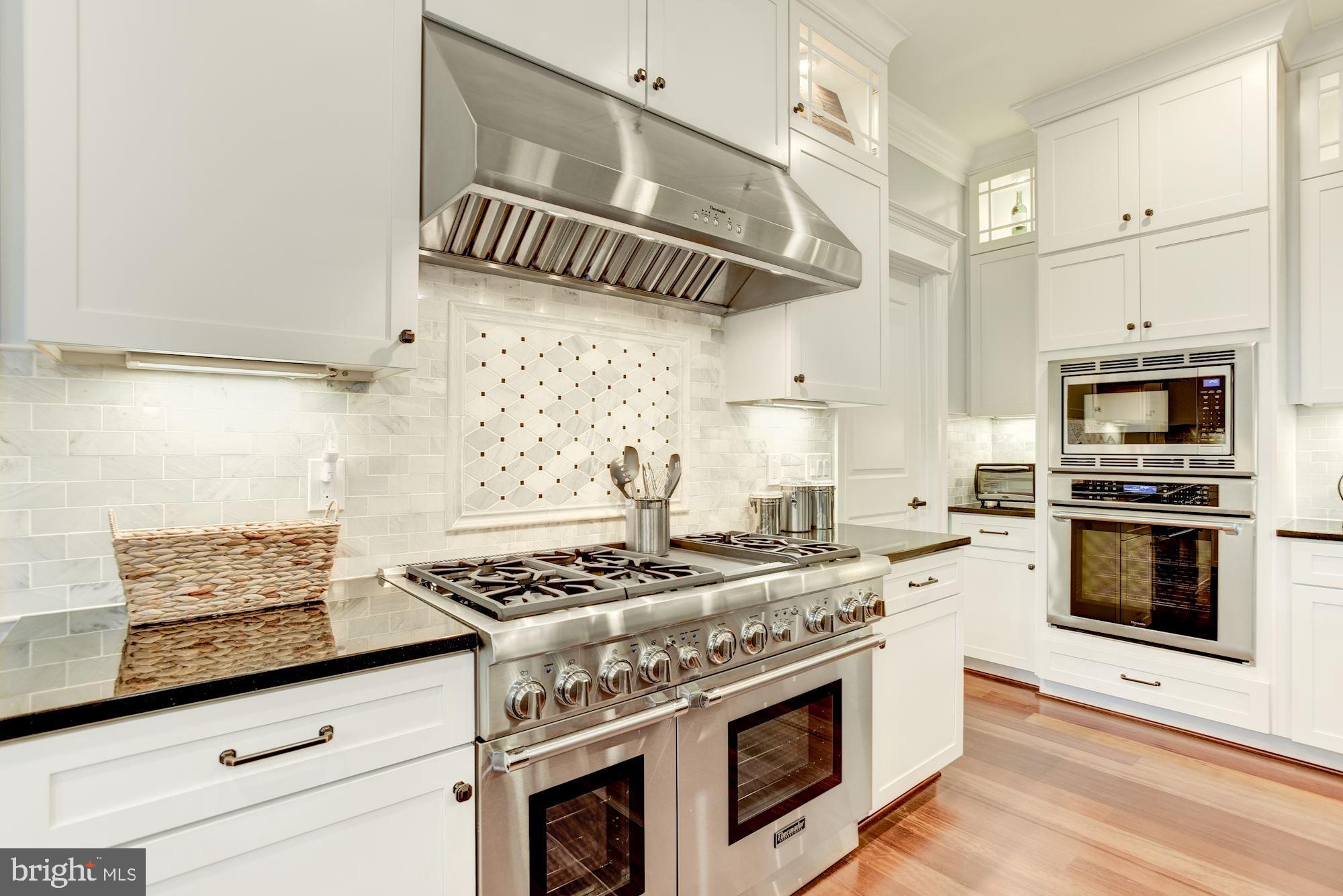 MCLEAN MANOR - Residential