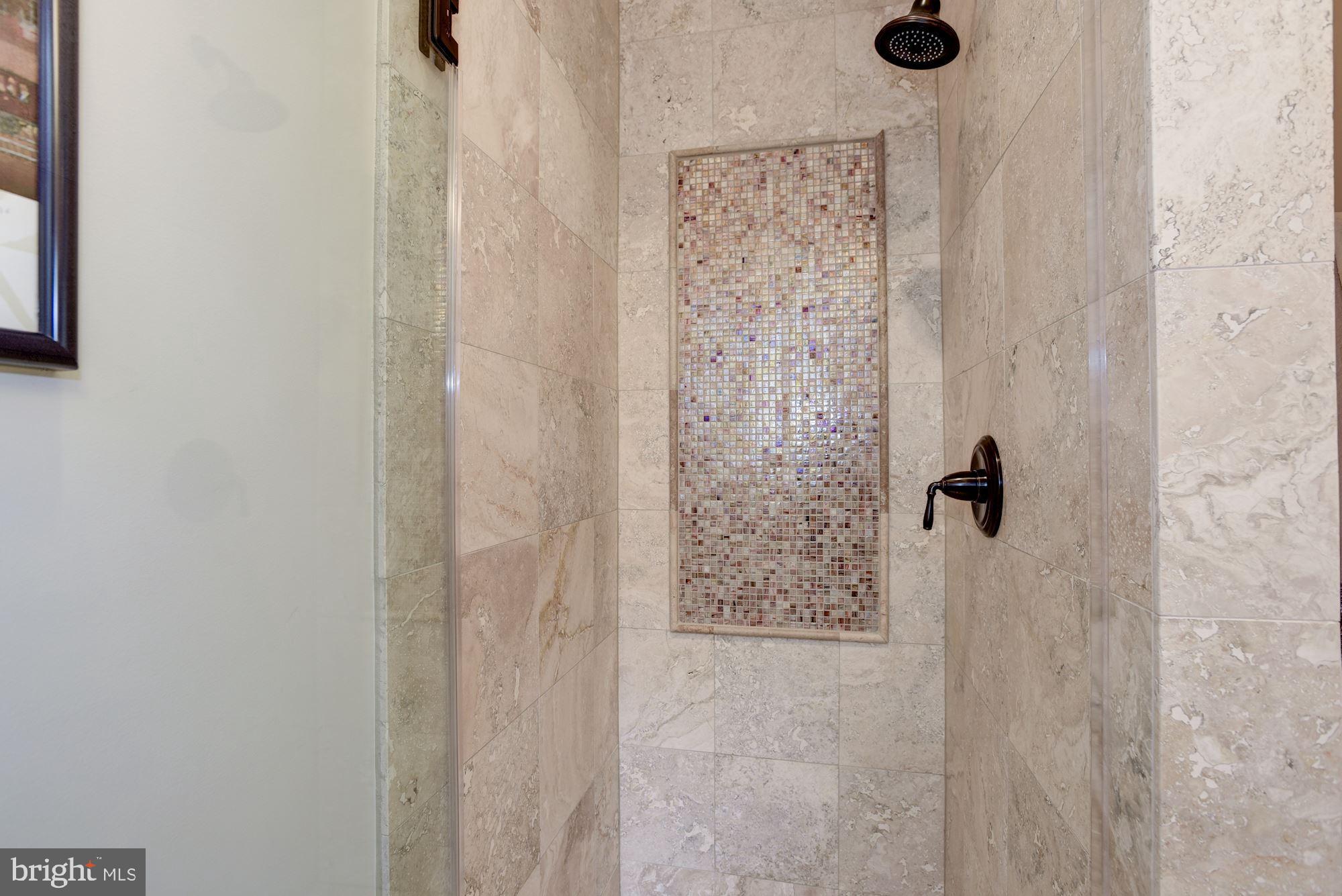 MCLEAN MANOR - Residential