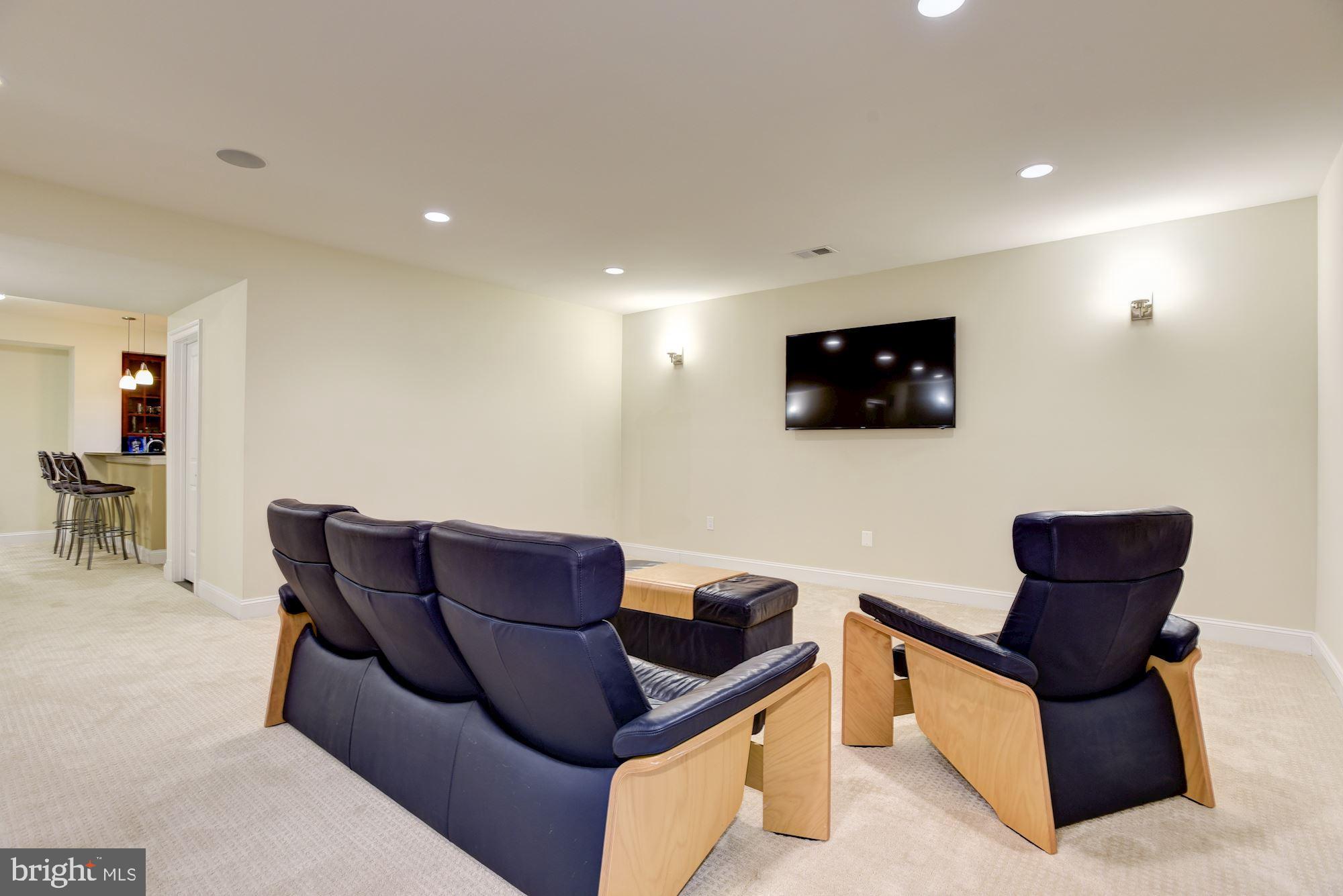 MCLEAN MANOR - Residential