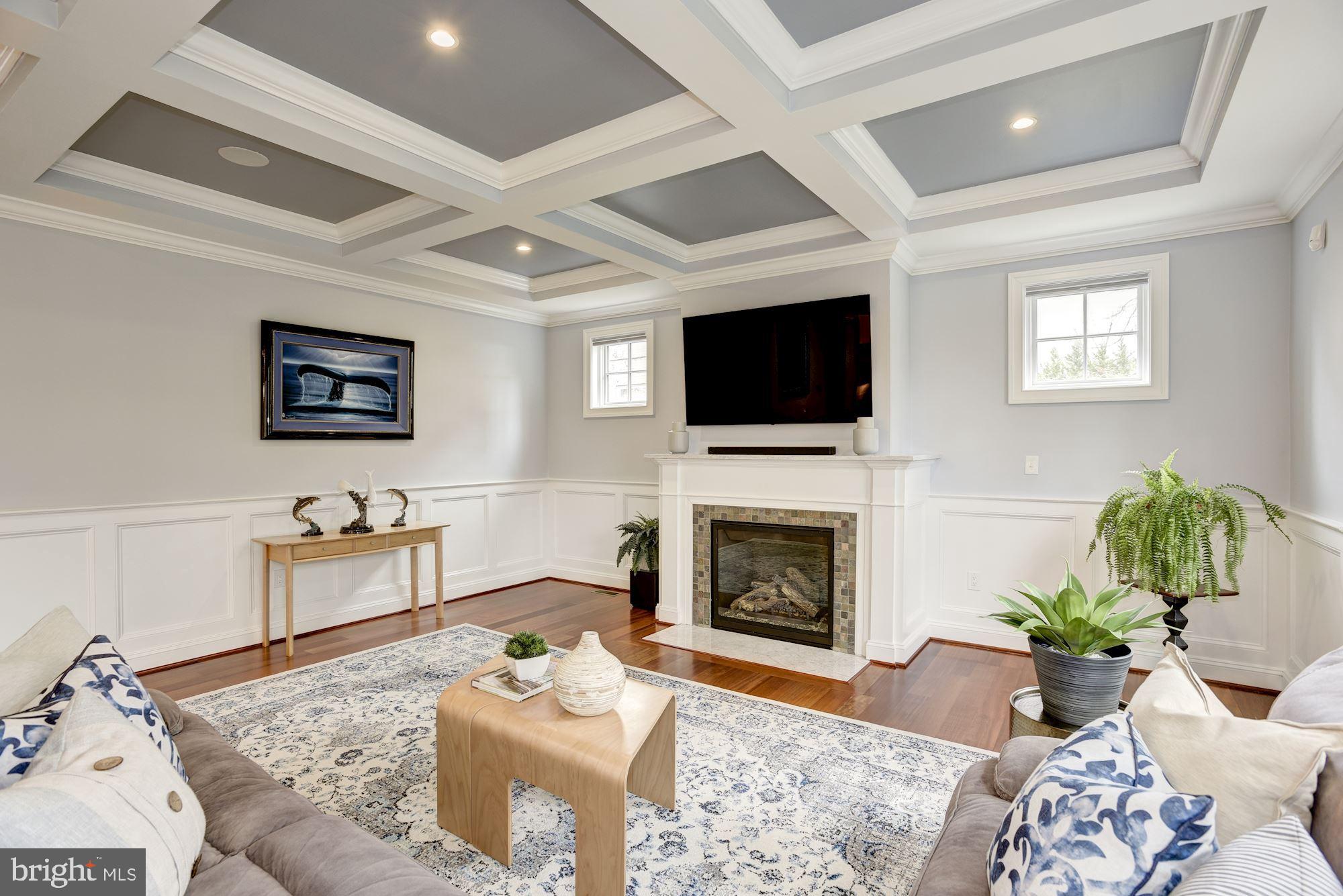 MCLEAN MANOR - Residential