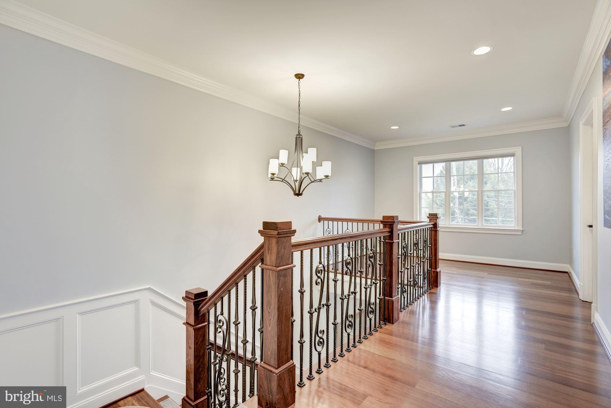 MCLEAN MANOR - Residential