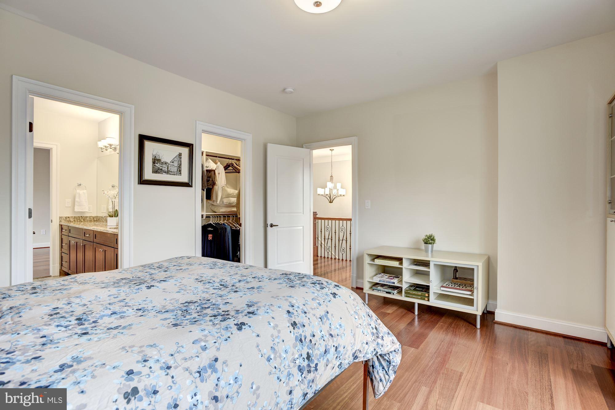 MCLEAN MANOR - Residential