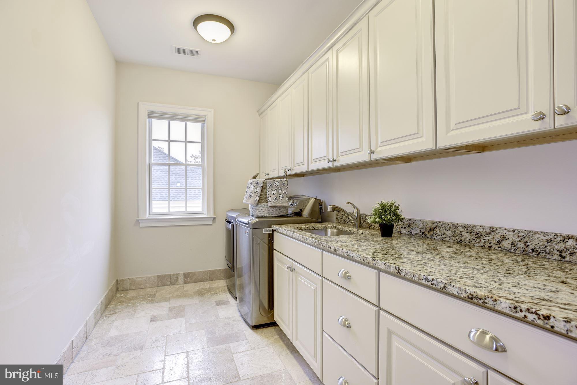 MCLEAN MANOR - Residential