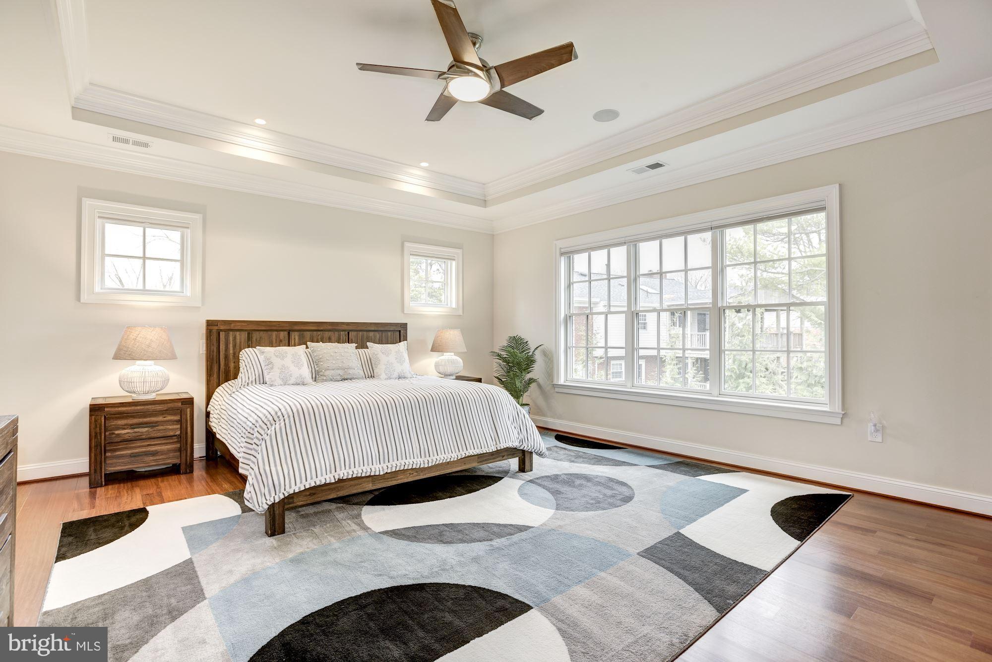 MCLEAN MANOR - Residential