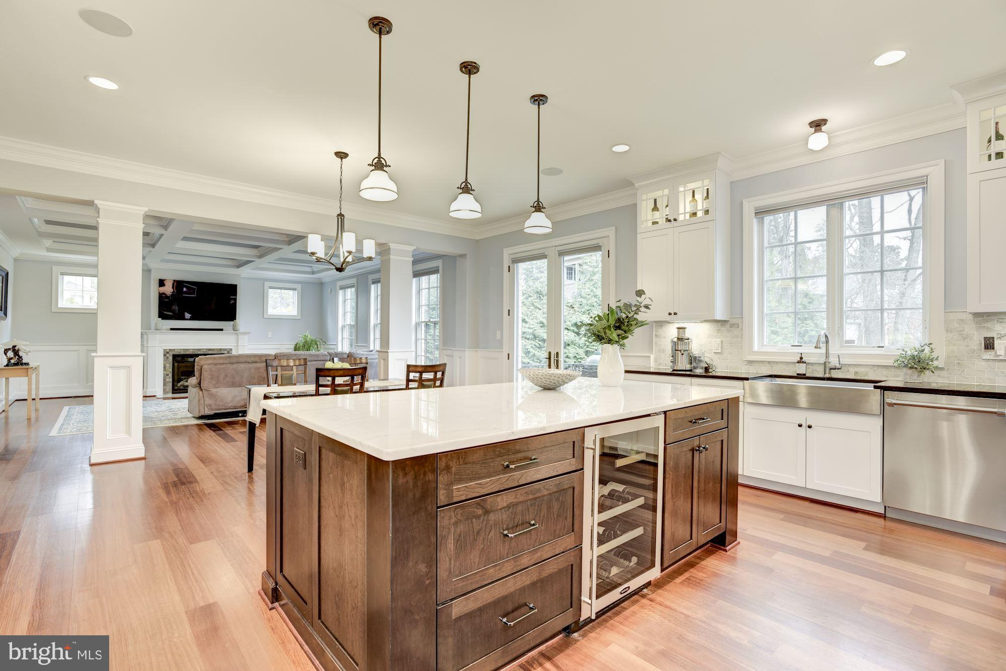 MCLEAN MANOR - Residential