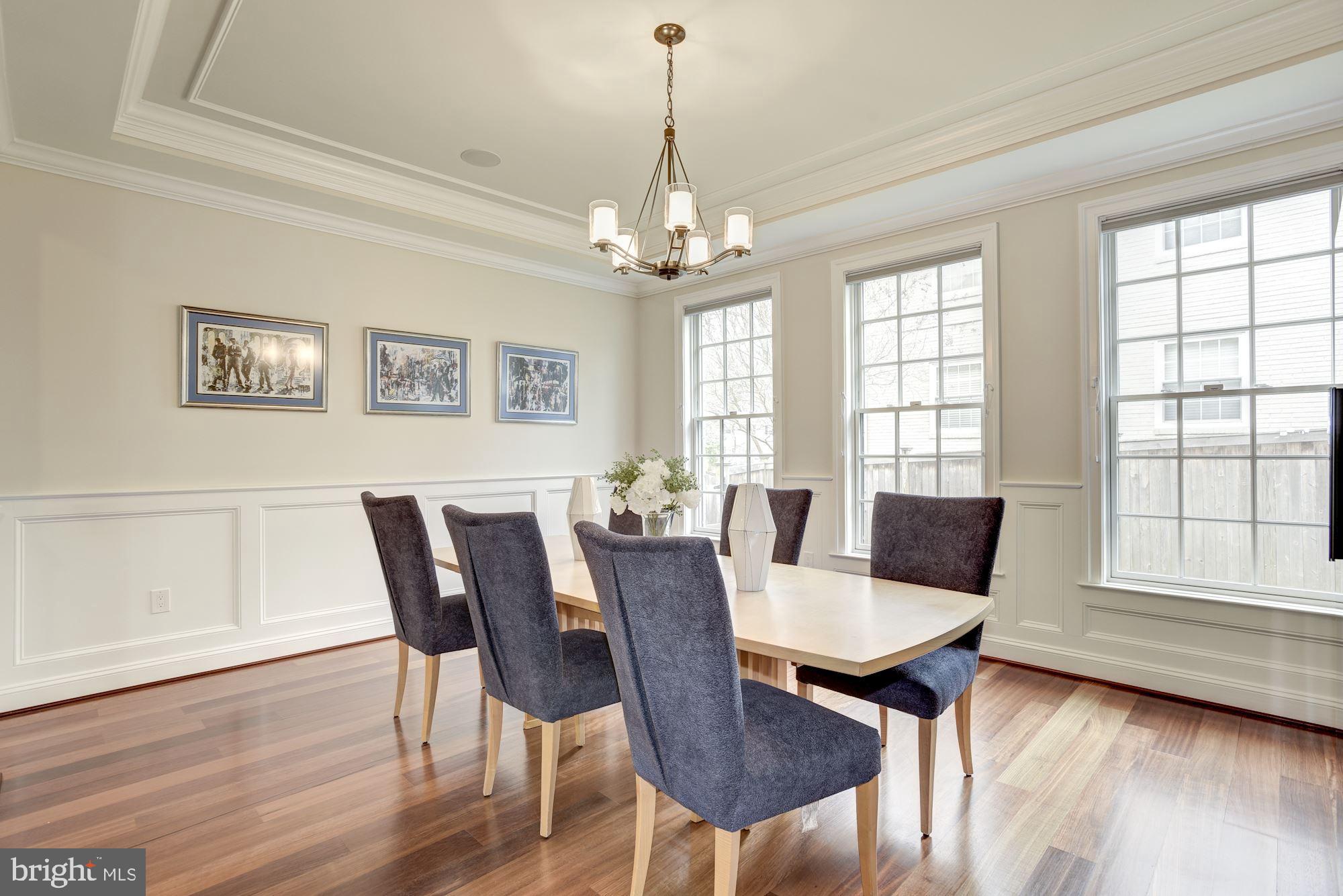 MCLEAN MANOR - Residential