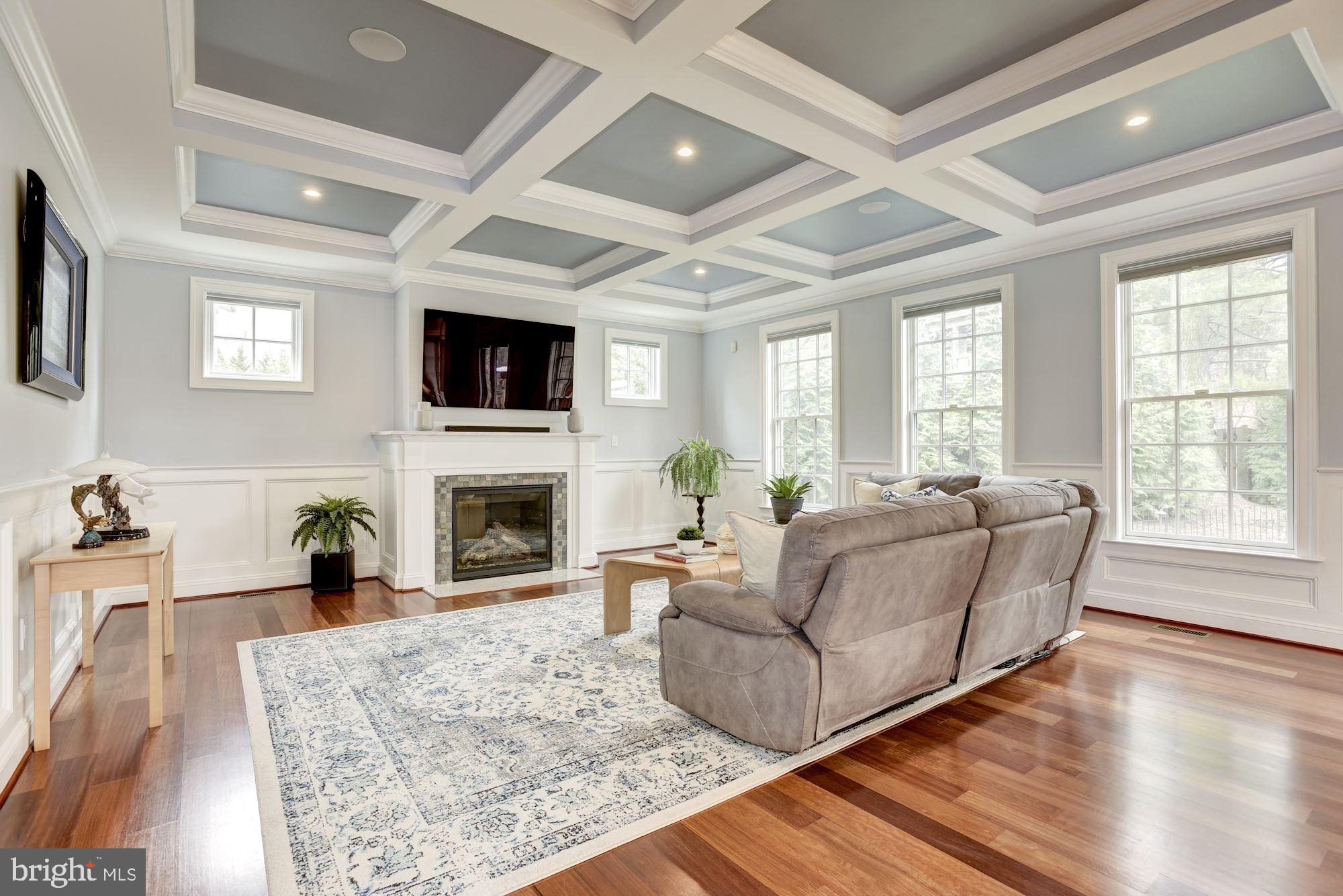 MCLEAN MANOR - Residential