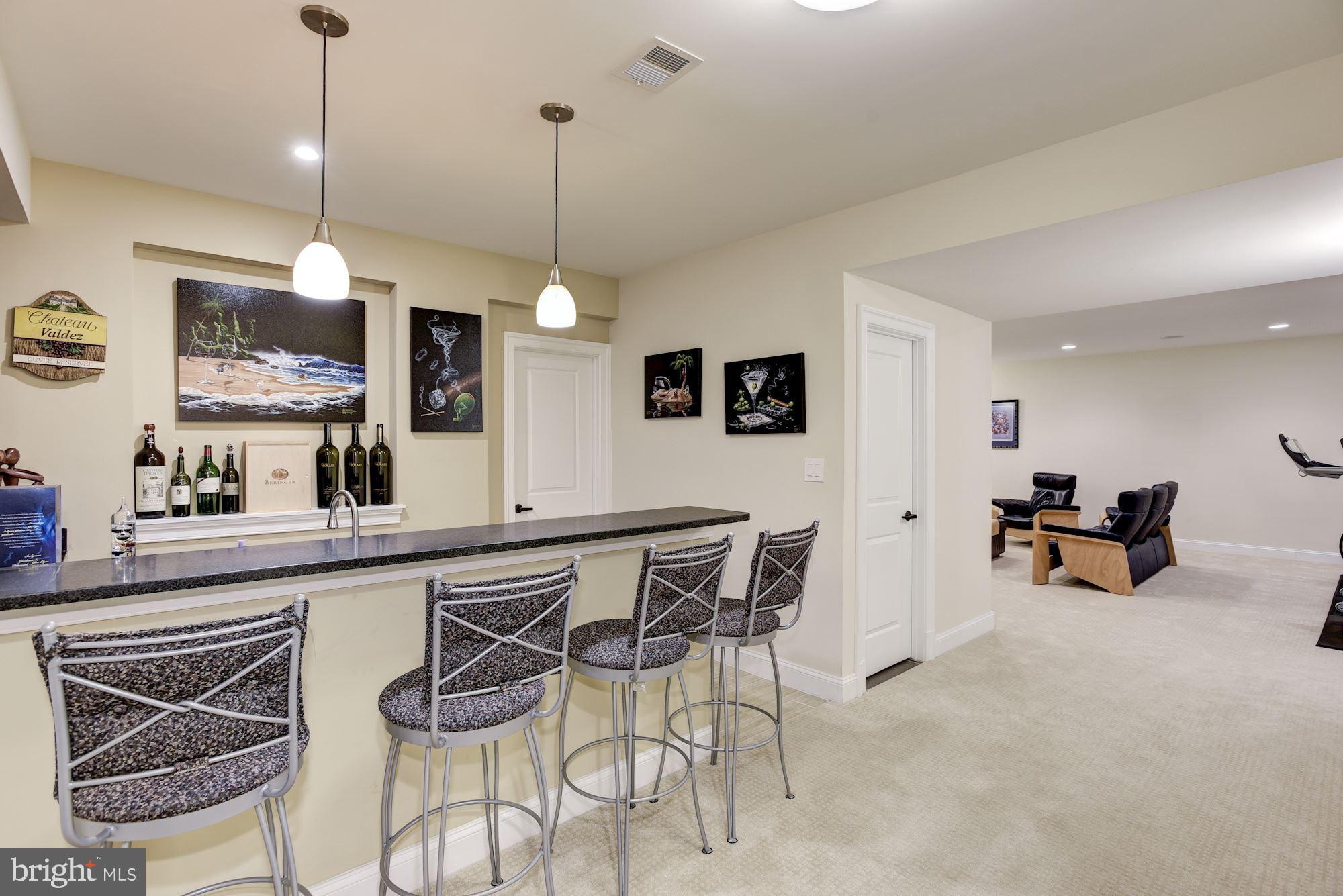 MCLEAN MANOR - Residential